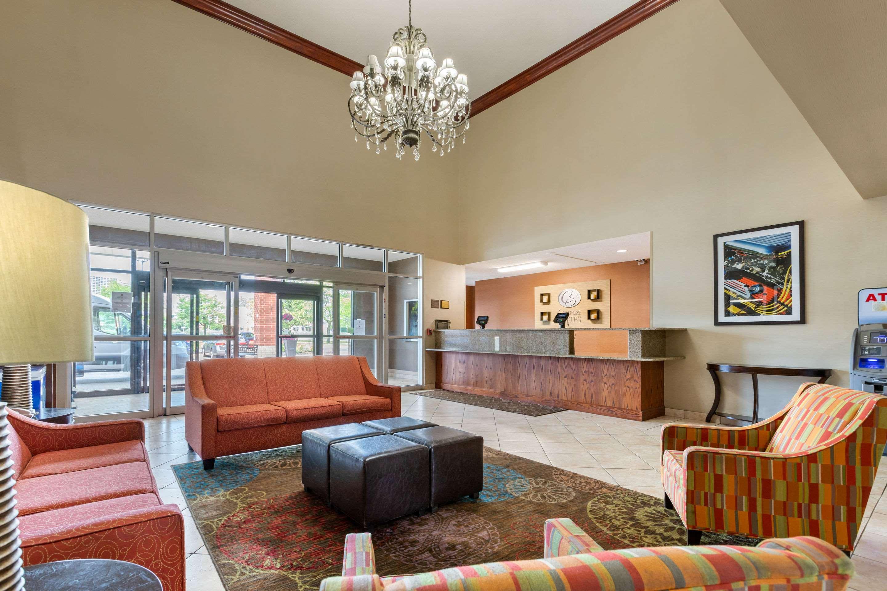 Comfort Suites — photo 4