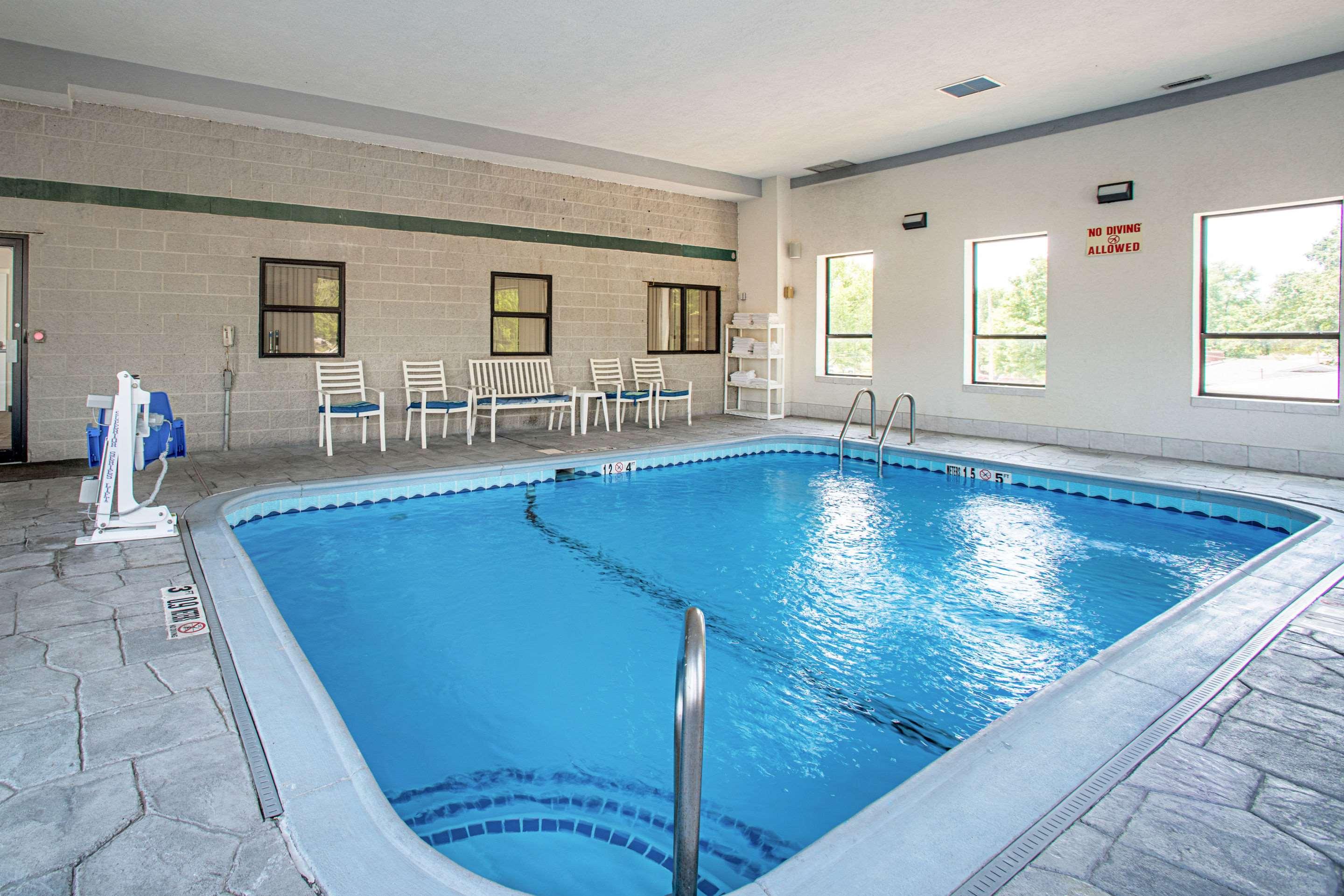 Quality Inn Near Six Flags St. Louis — photo 5