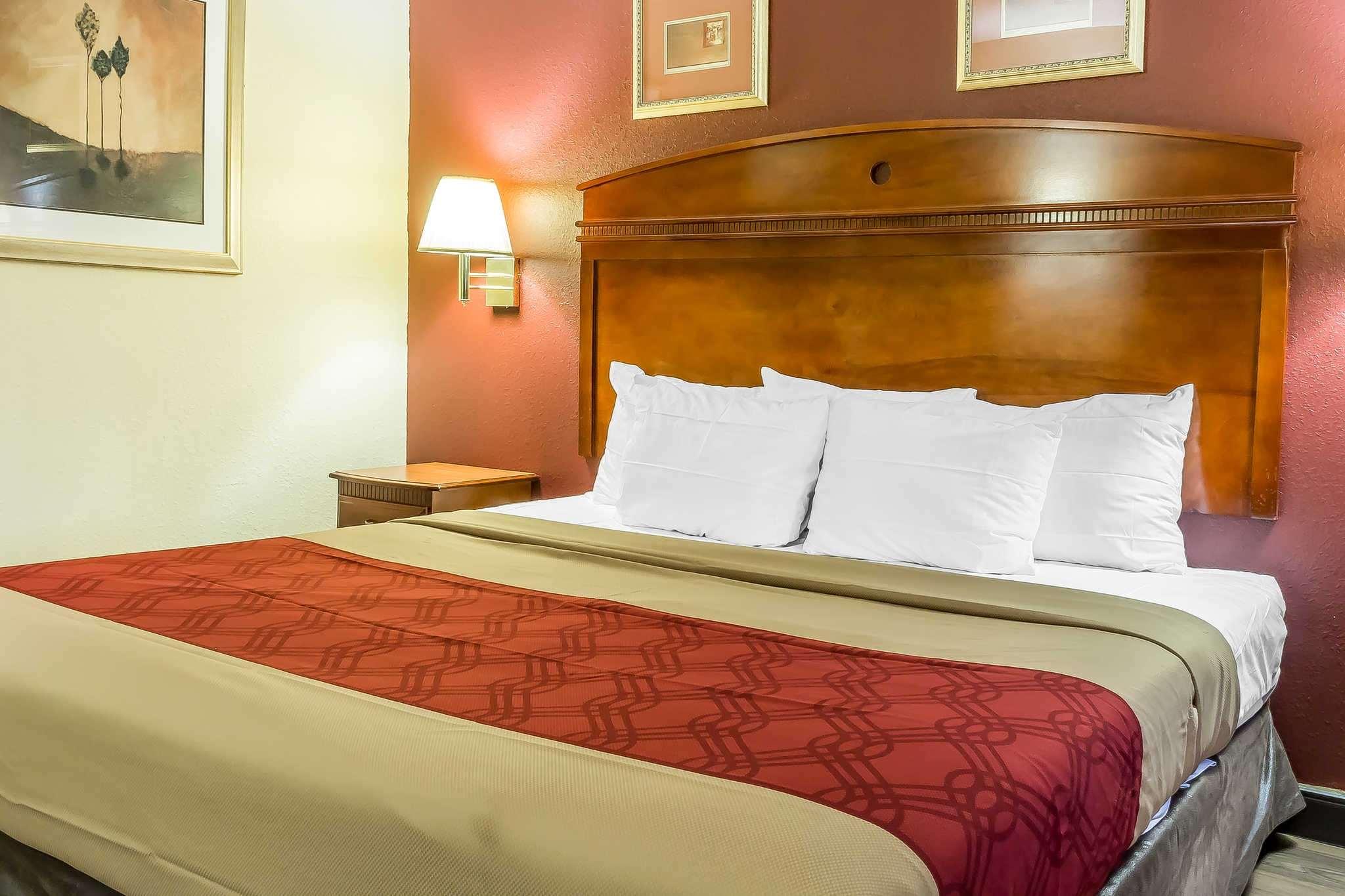 Econo Lodge Philadelphia Airport — photo 3