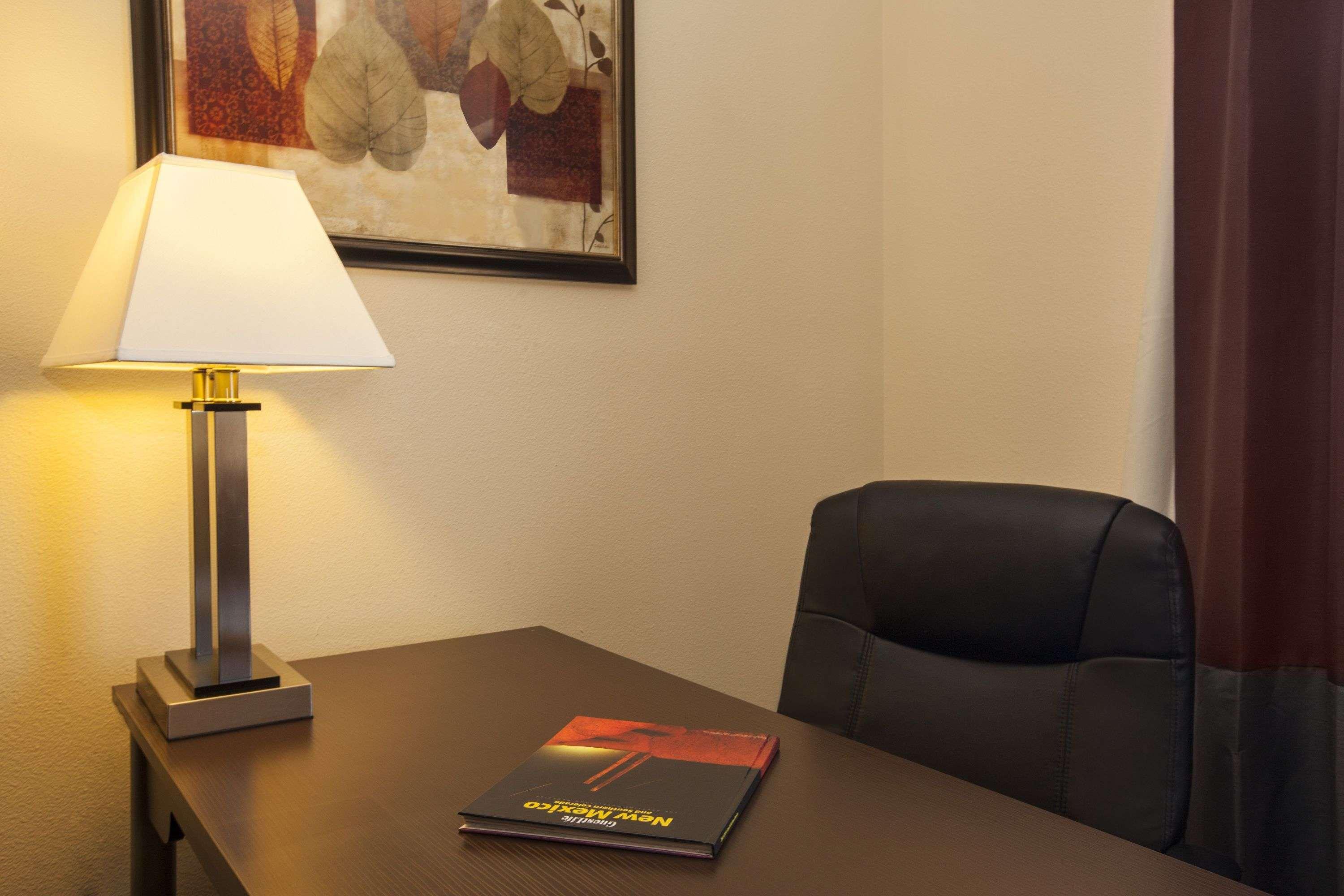 Days Inn by Wyndham Los Lunas — photo 4