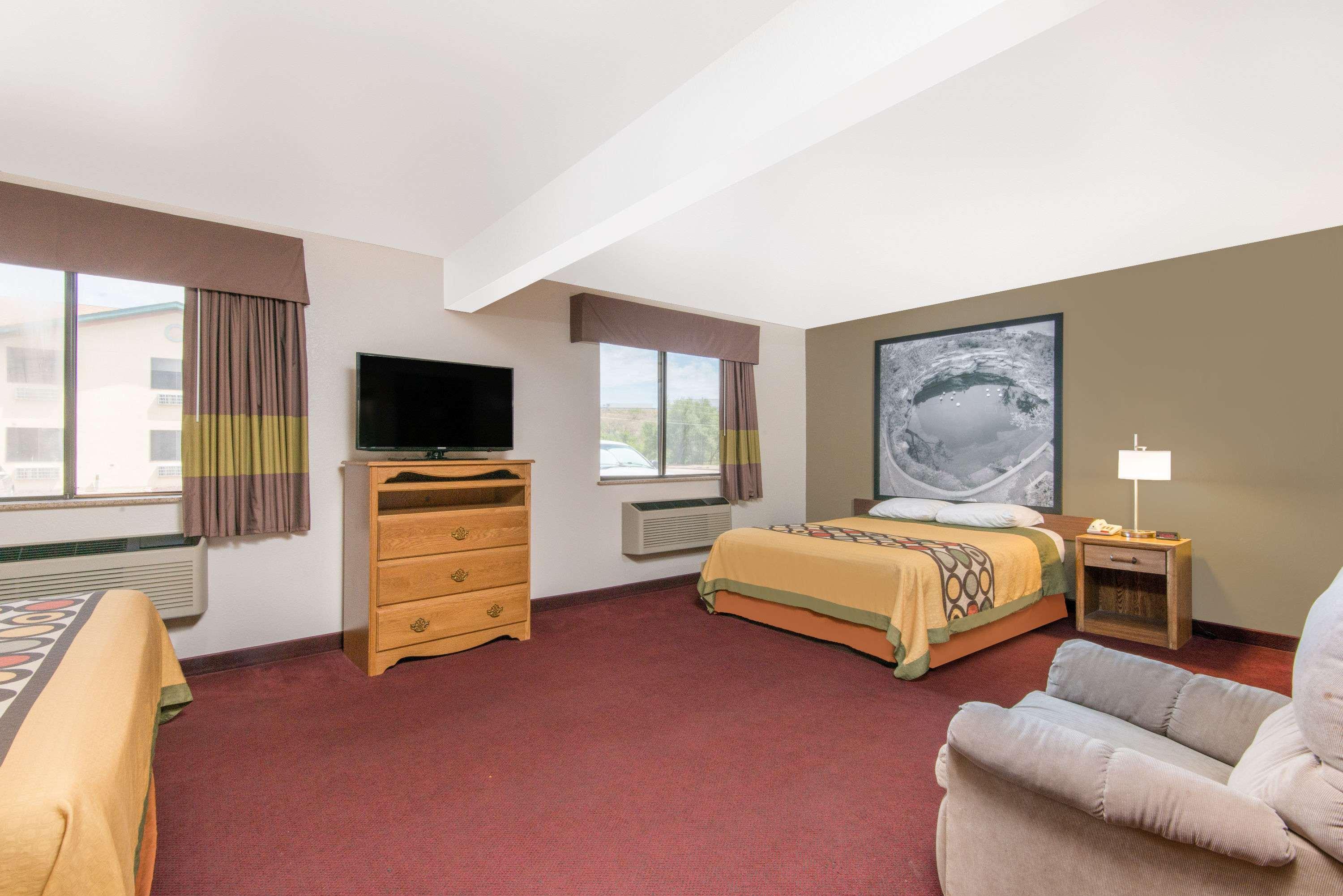 Super 8 by Wyndham Santa Rosa — photo 4