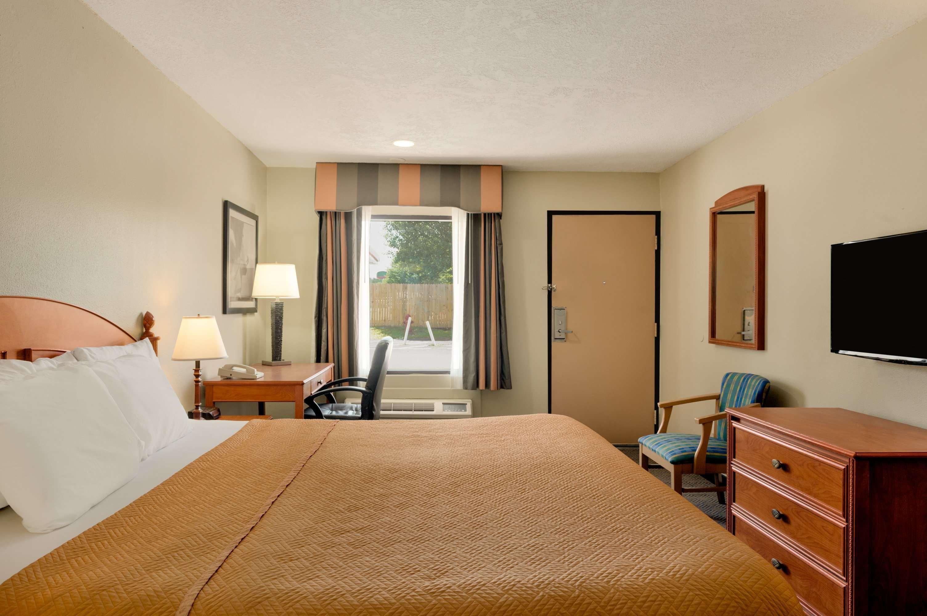 Travelodge Inn & Suites Jacksonville Airport — photo 4