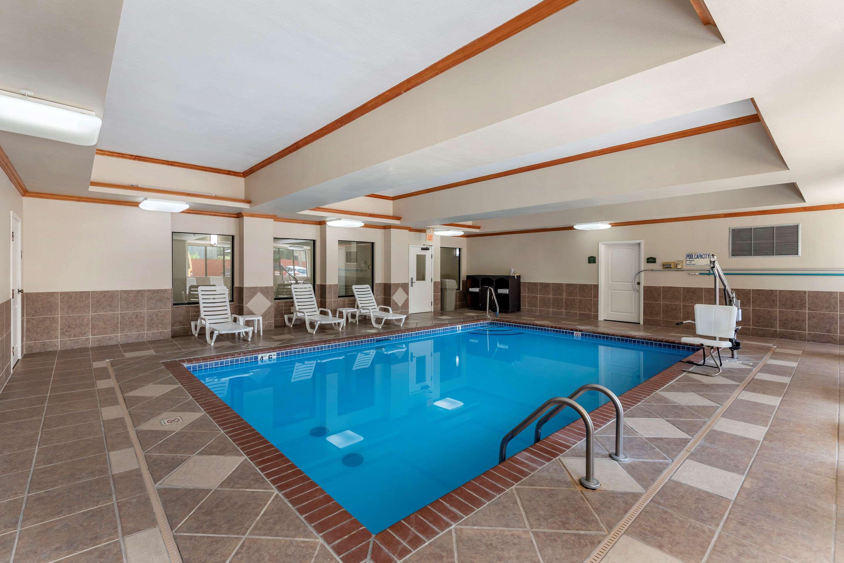 Comfort Inn & Suites — photo 3