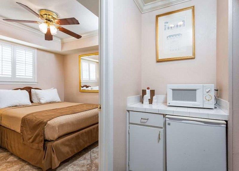 French Quarter Suites Hotel — photo 5