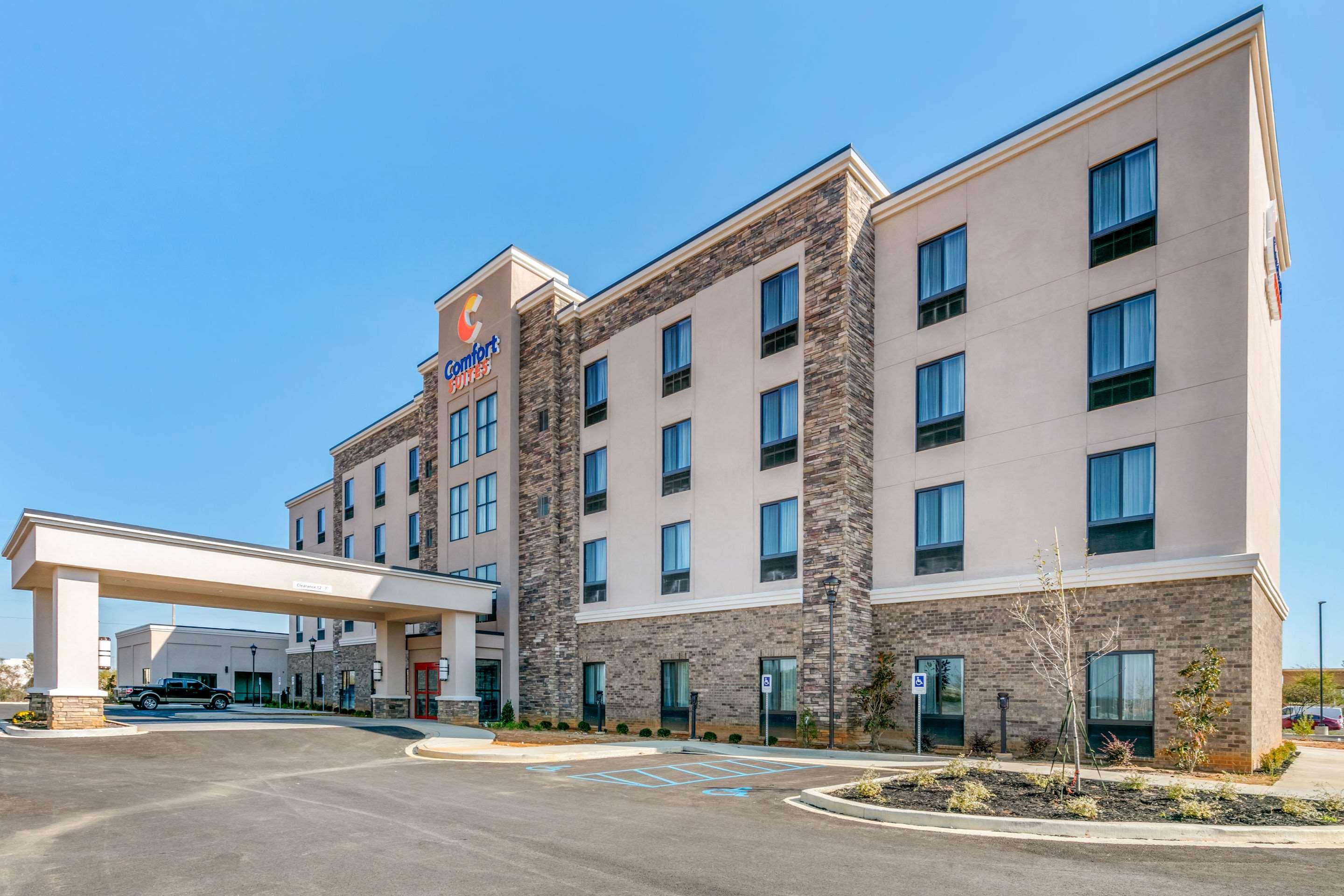 Comfort Suites — photo 5