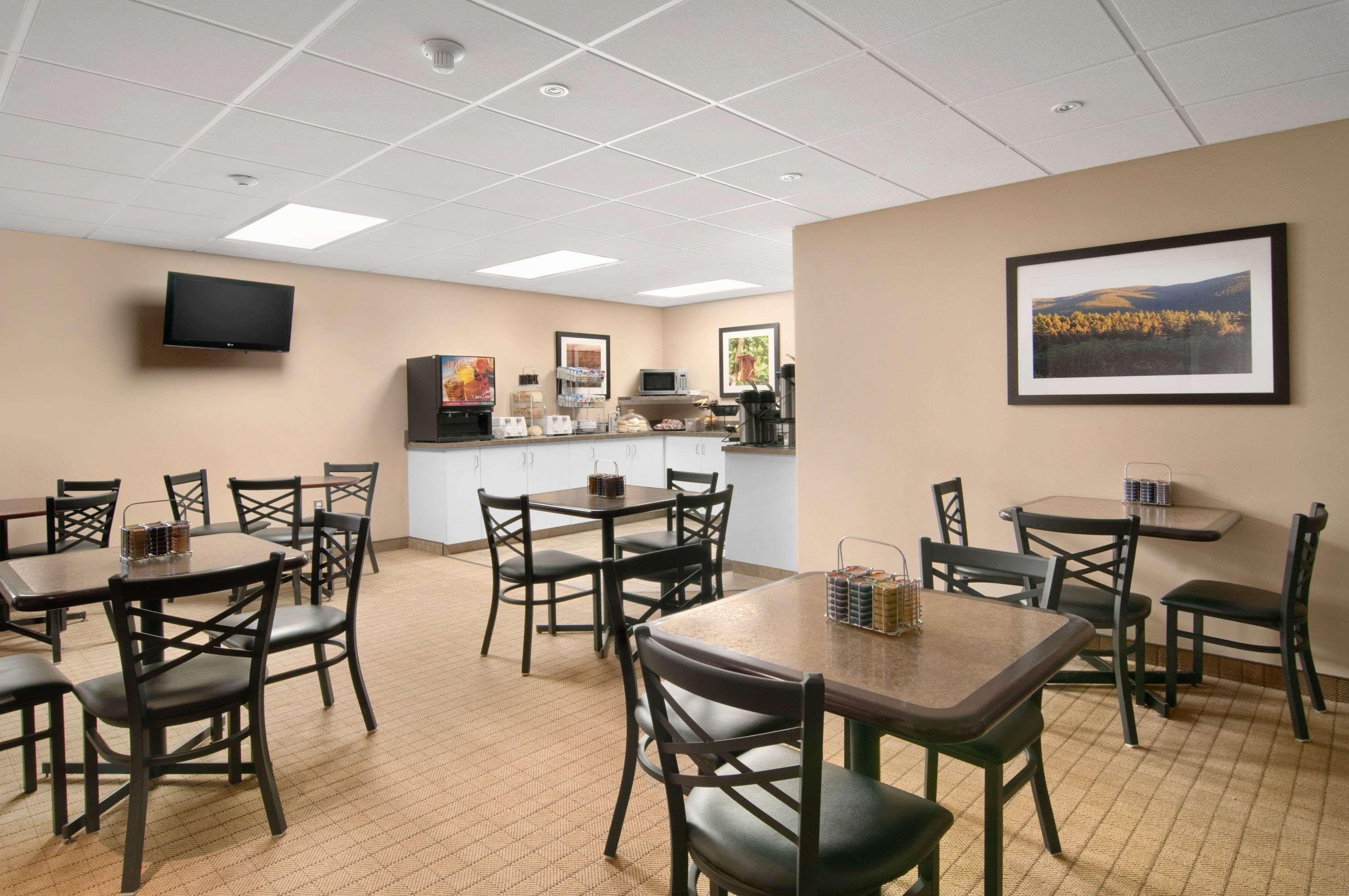 Travelodge by Wyndham Red Deer — photo 4