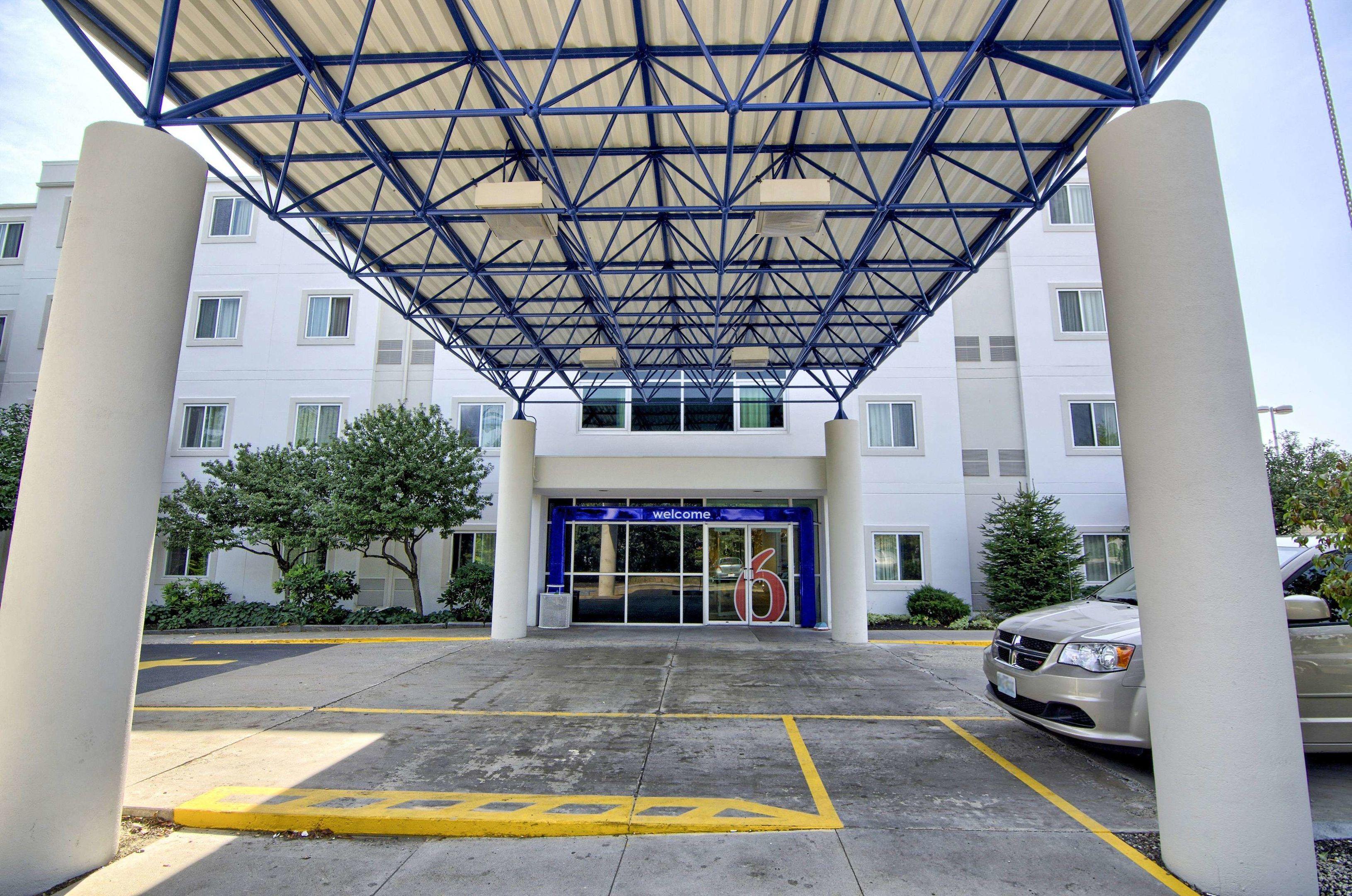 Motel 6 Portsmouth — photo 5