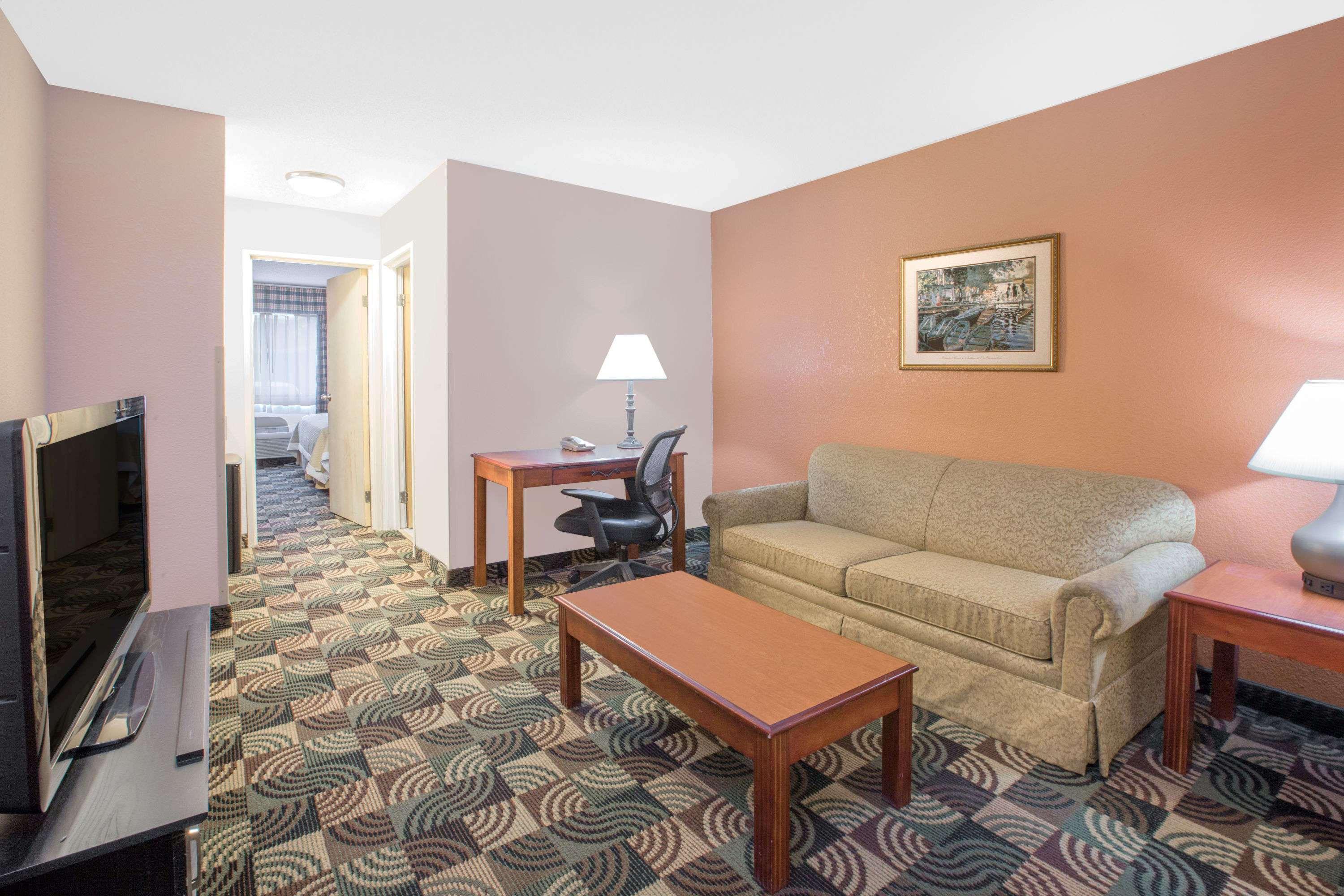 Days Inn by Wyndham Hillsdale — photo 5