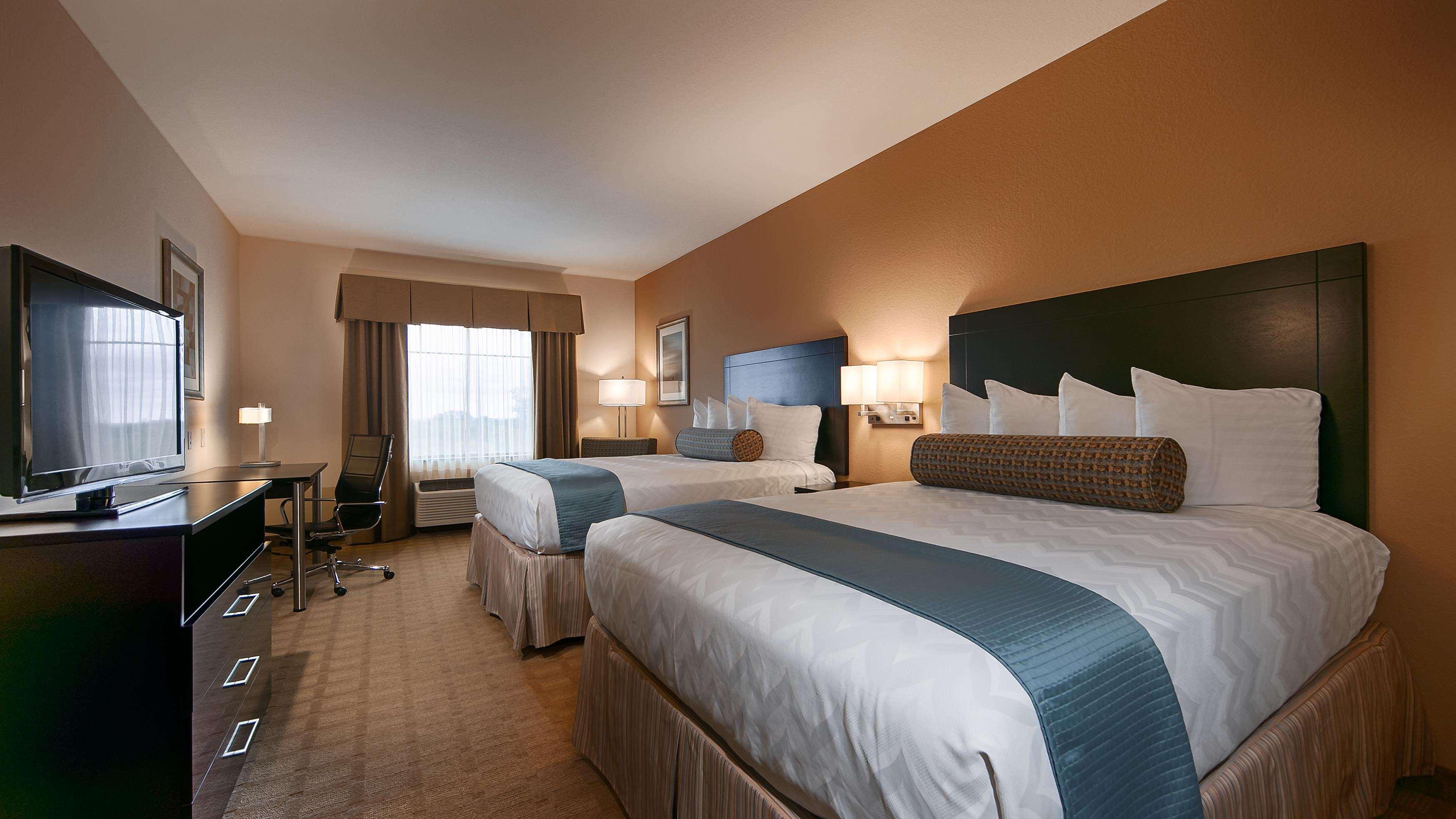 Best Western Plus Lytle Inn & Suites — photo 5