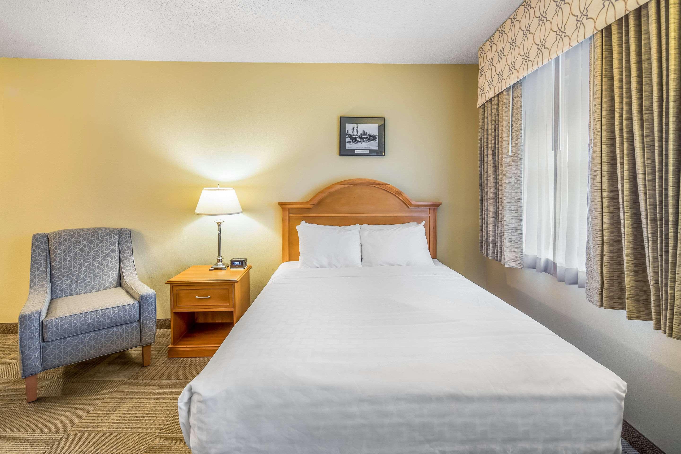 Clarion Hotel & Suites — photo 5