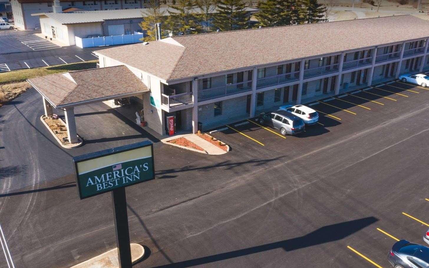 America's Best Inns & Suites Eureka — photo 4