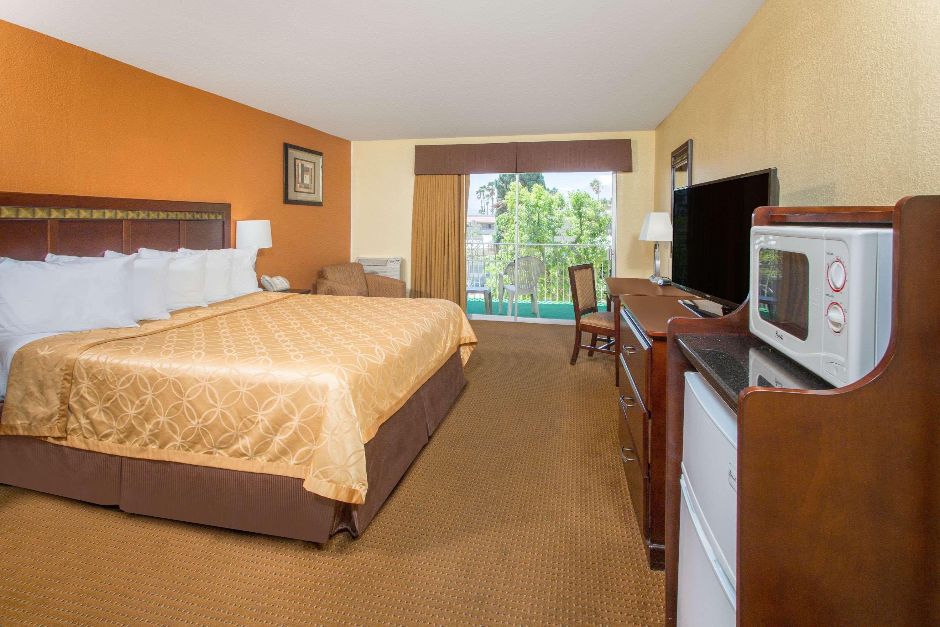 Days Inn by Wyndham Palm Springs — photo 4