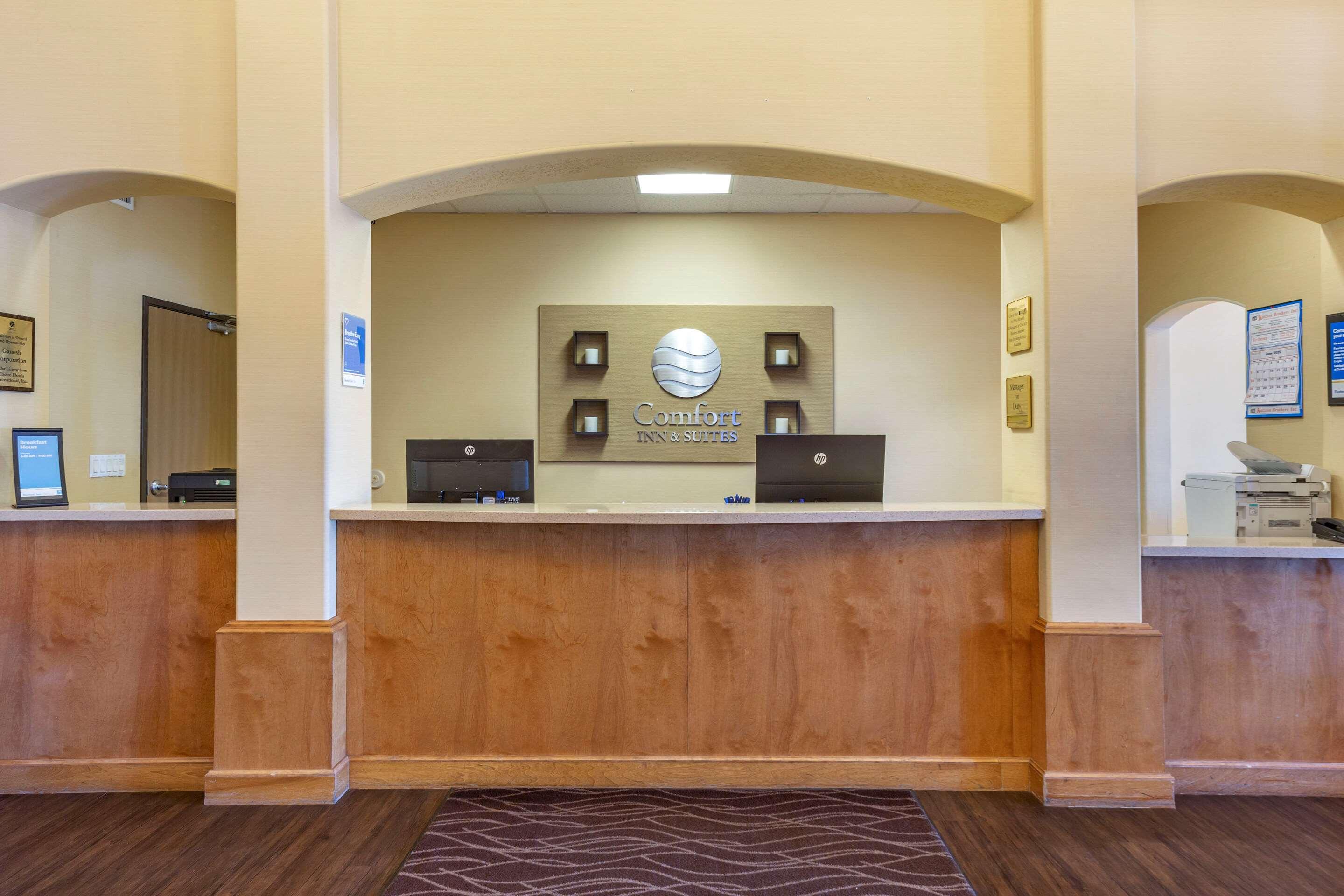 Comfort Inn & Suites — photo 3