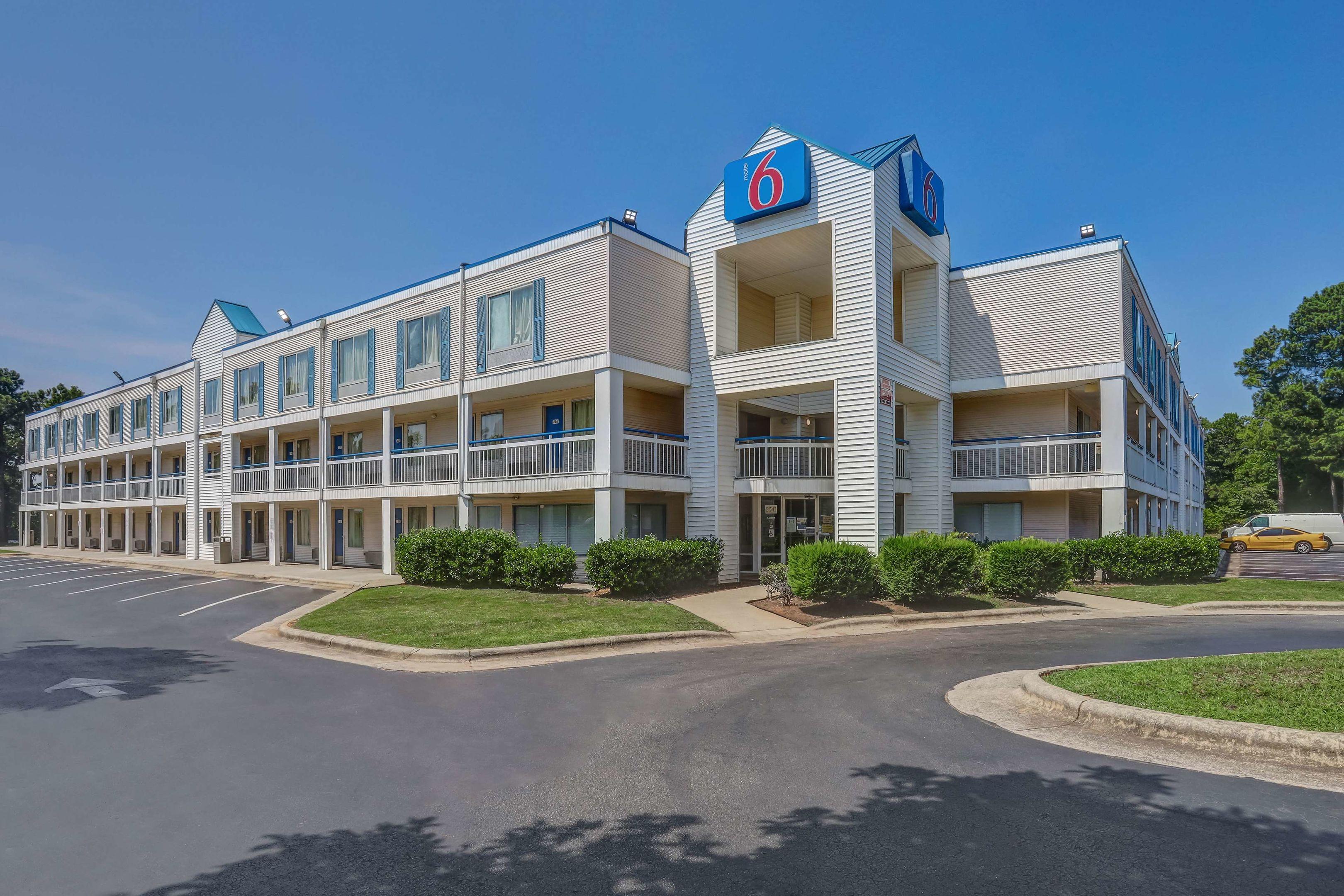 Motel 6 Raleigh - North — photo 5
