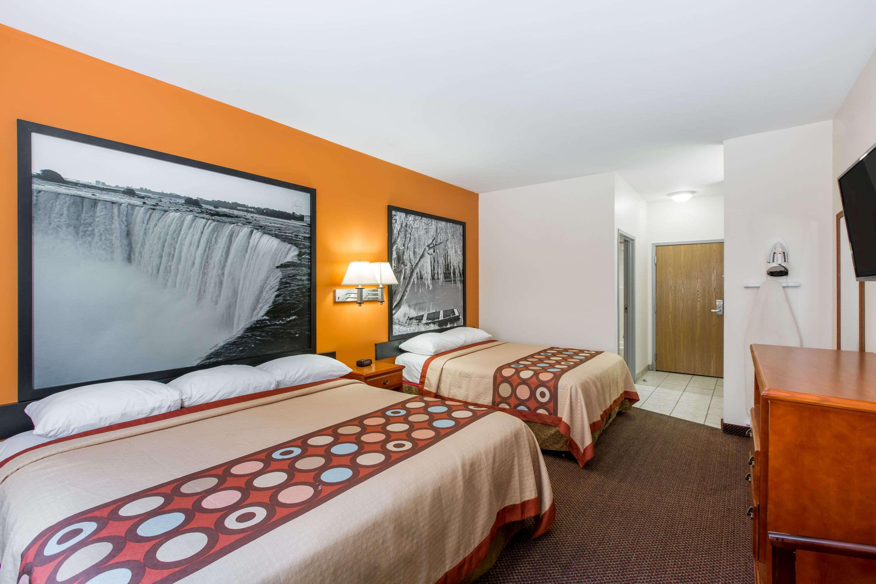 Super 8 by Wyndham Salina — photo 3