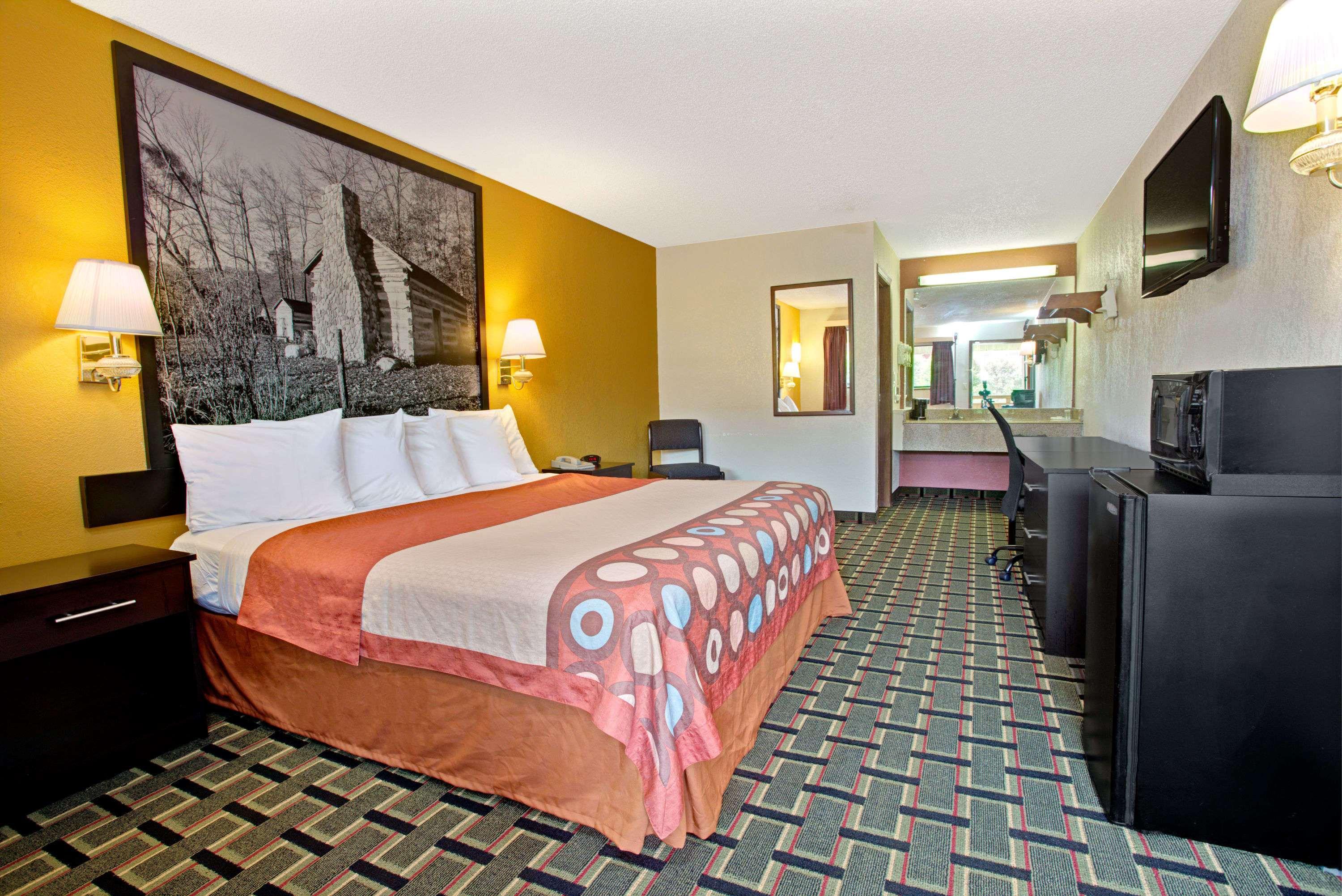 Super 8 by Wyndham Cincinnati OH — photo 4