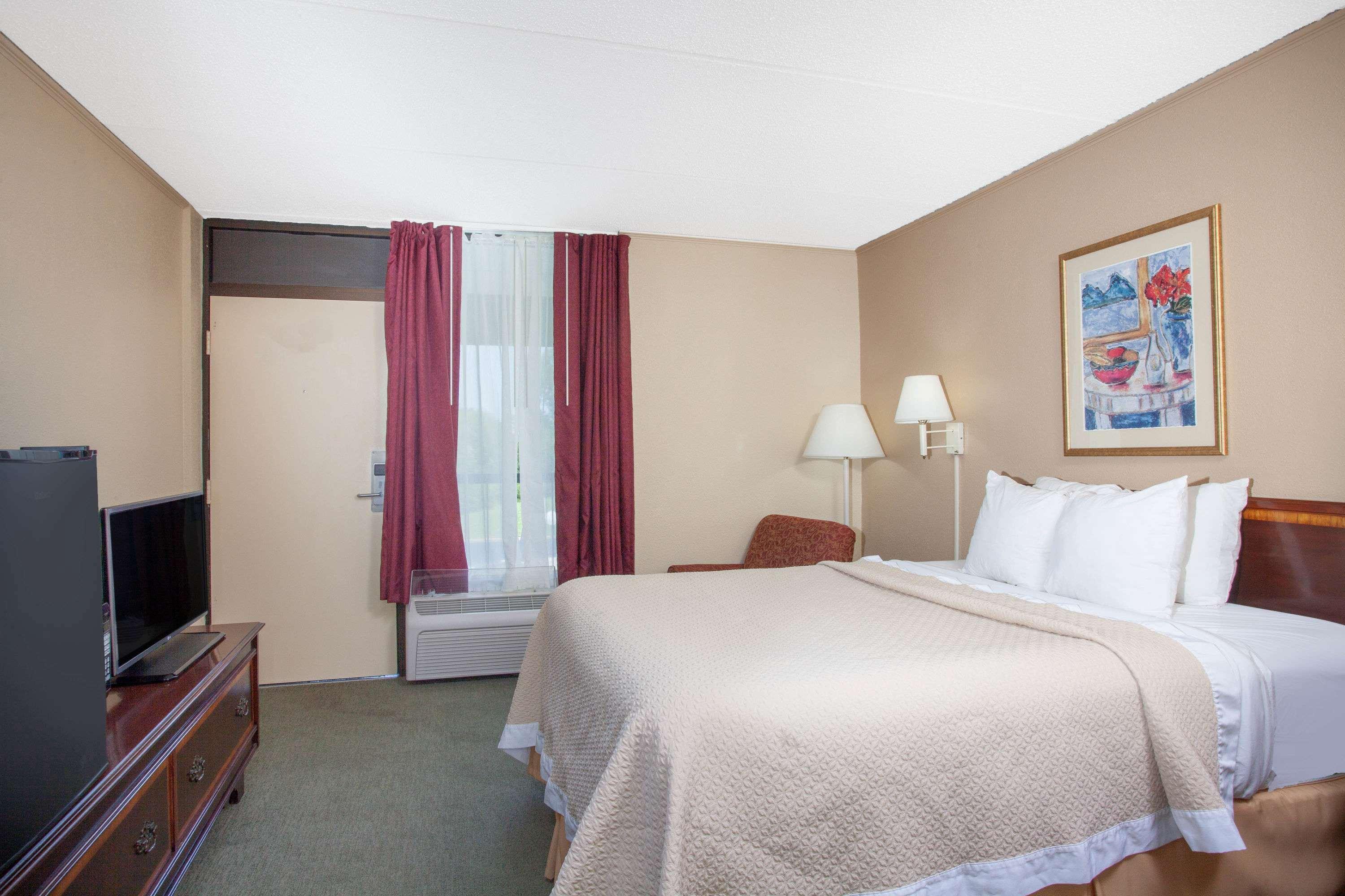 Days Inn by Wyndham Statesboro — photo 4