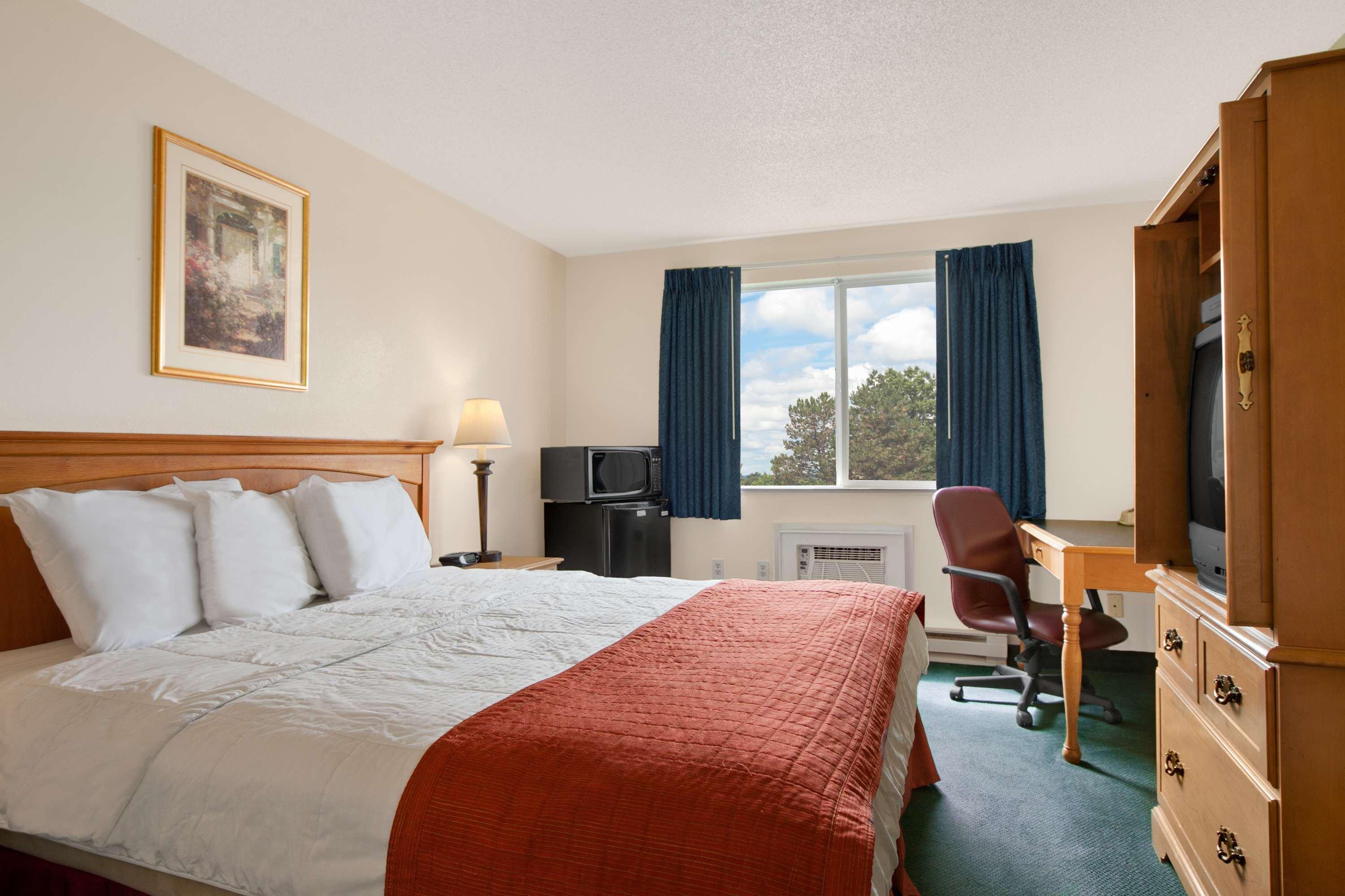 Travelodge by Wyndham Port of Tacoma WA — photo 4