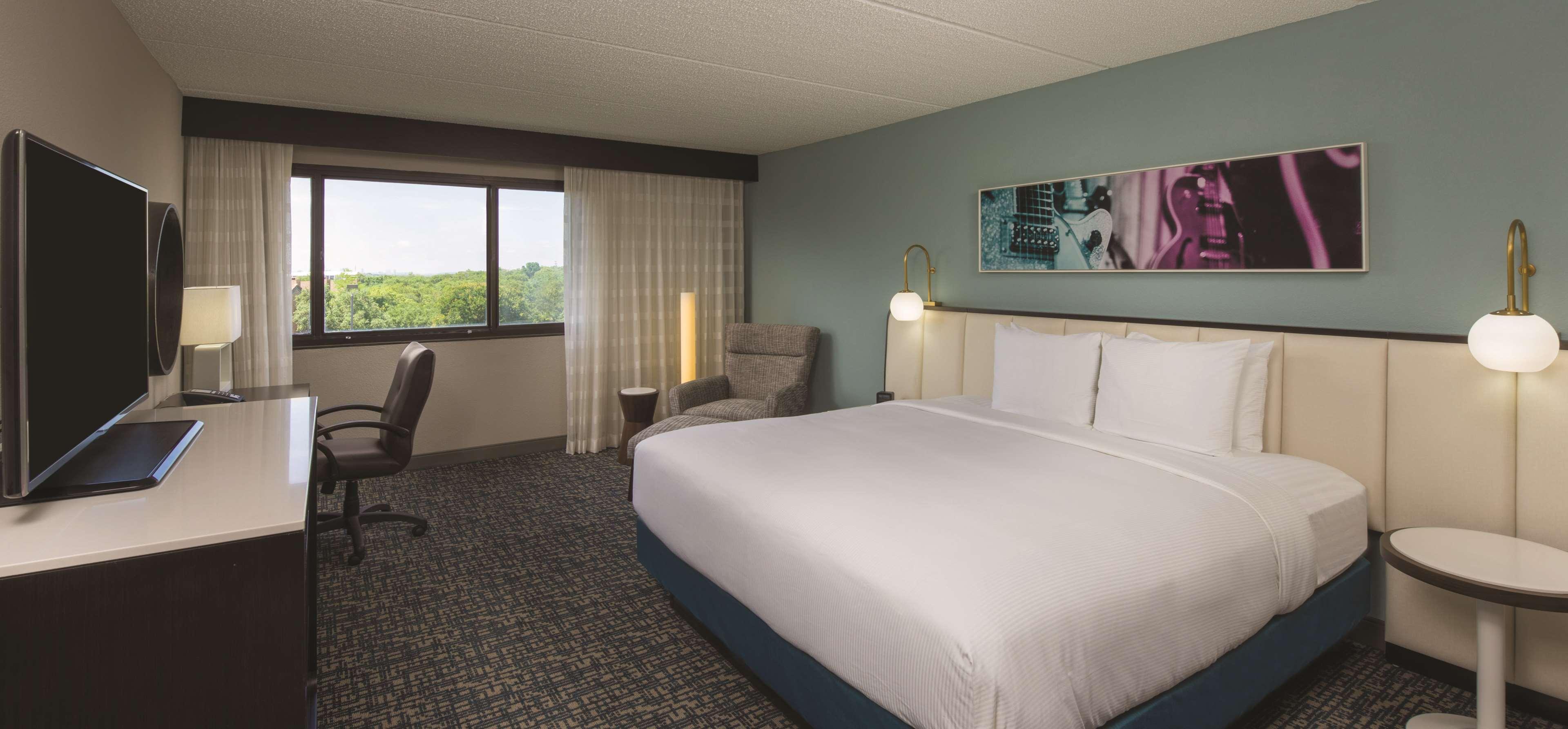 DoubleTree by Hilton Austin Northwest Arboretum — photo 4