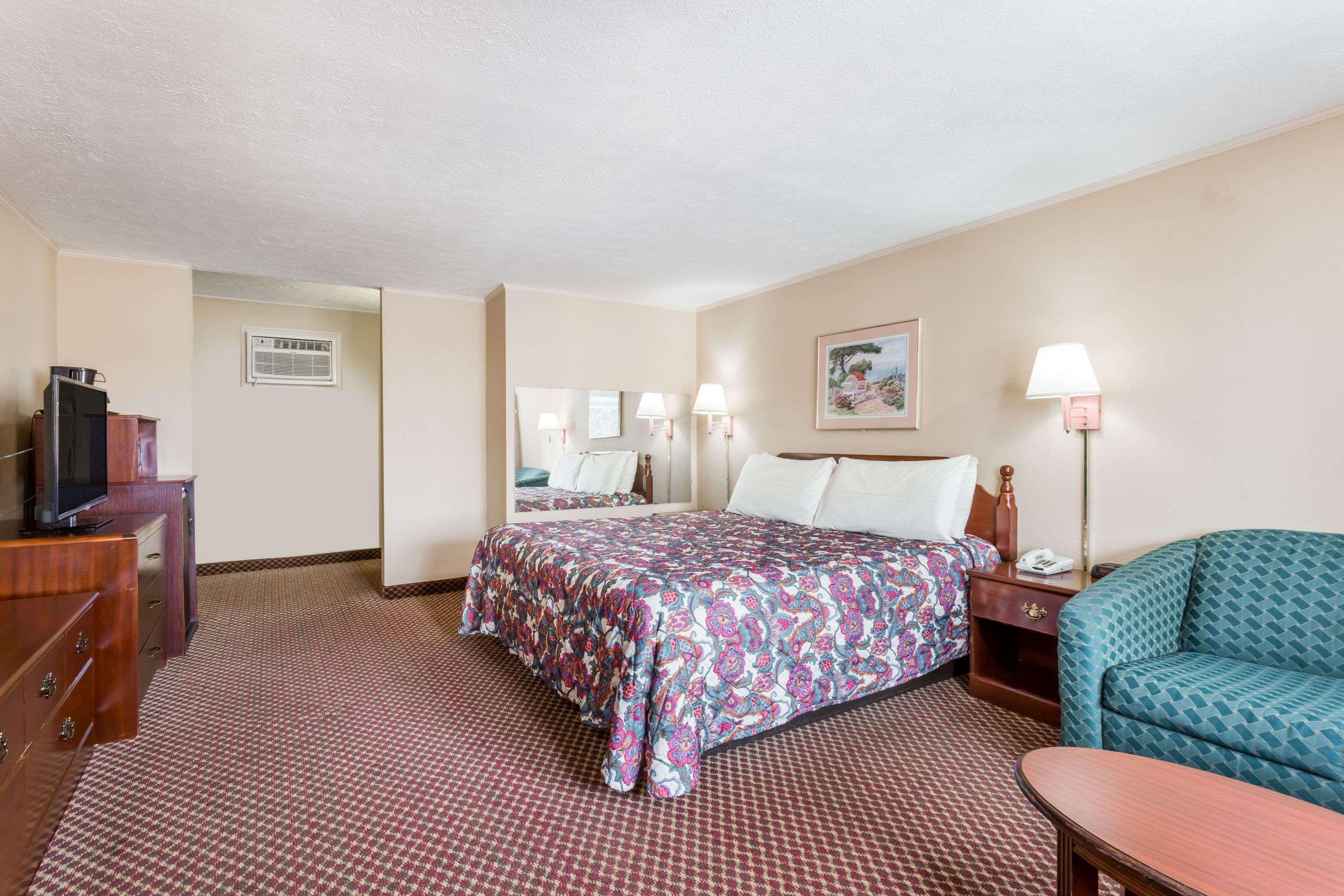 Travelodge Ridgeway Martinsville Area — photo 5