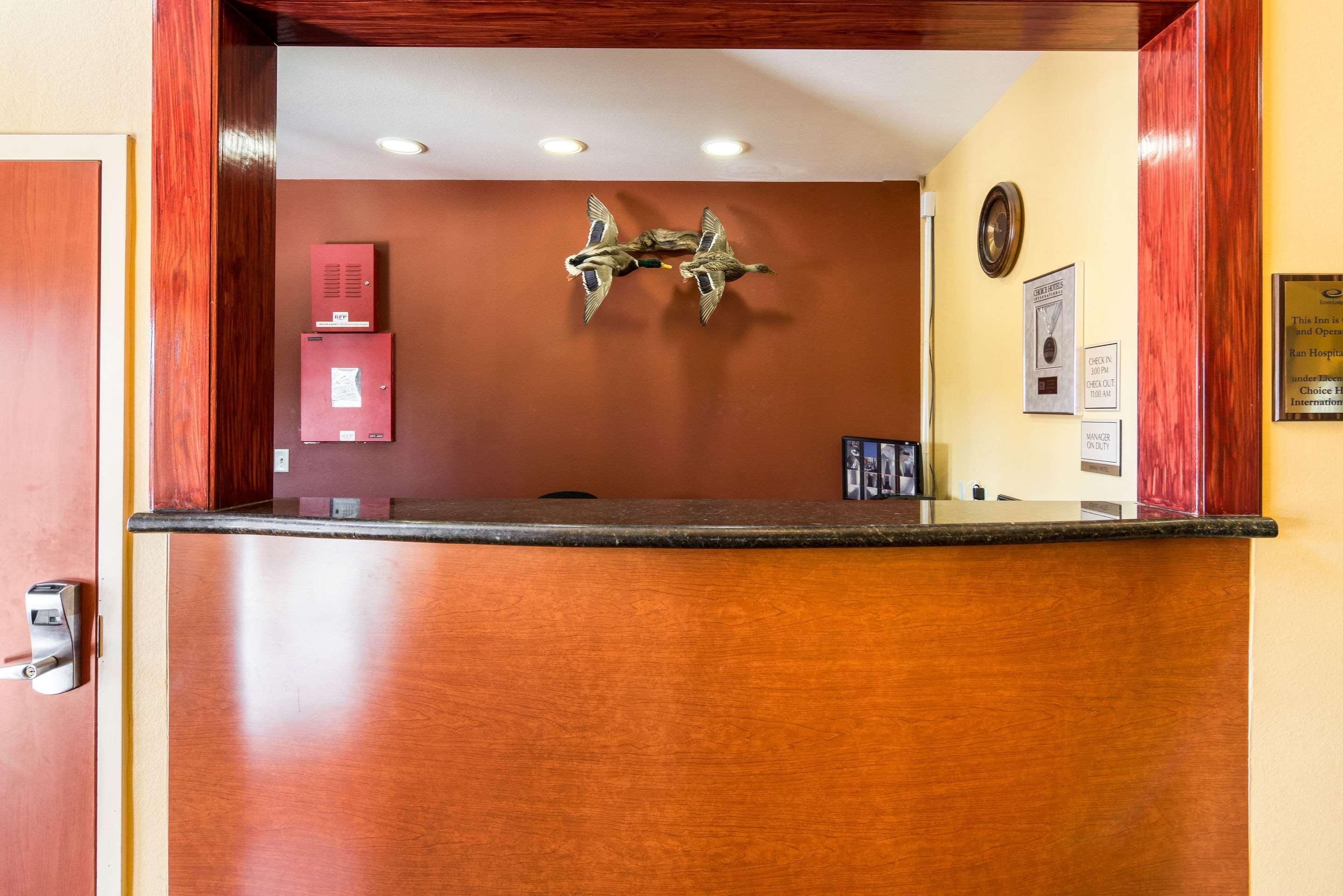 Econo Lodge Inn & Suites Little Rock — photo 4