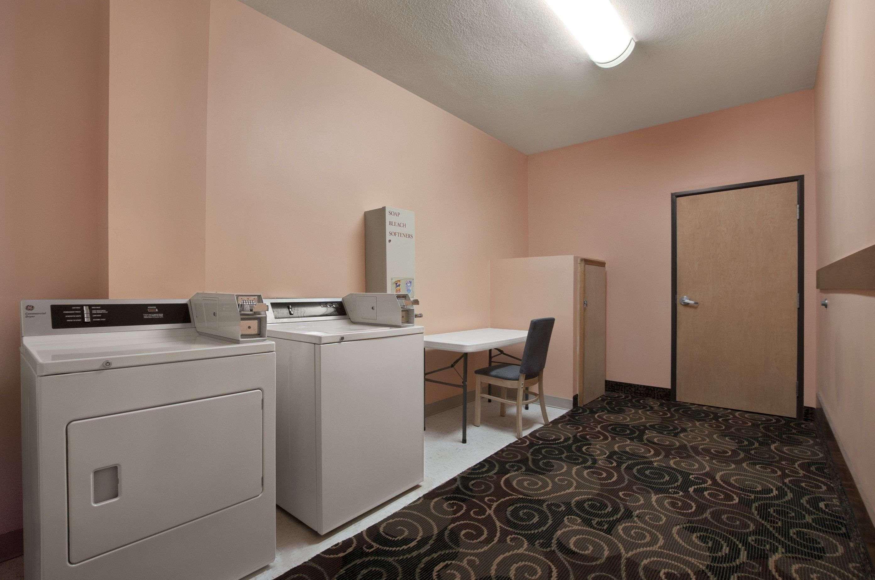 Days Inn by Wyndham Childress — photo 5