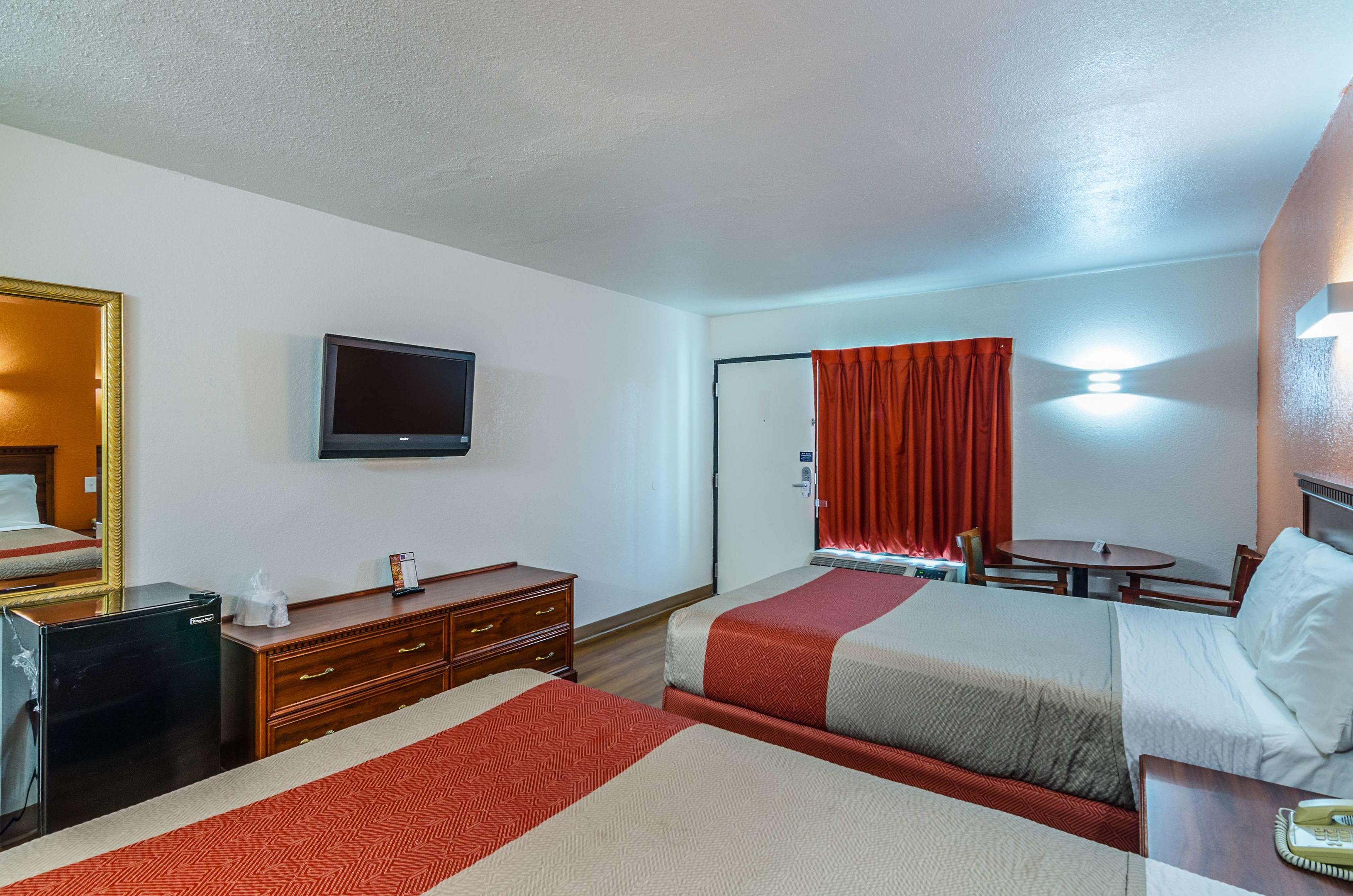 Motel 6 Troy — photo 4