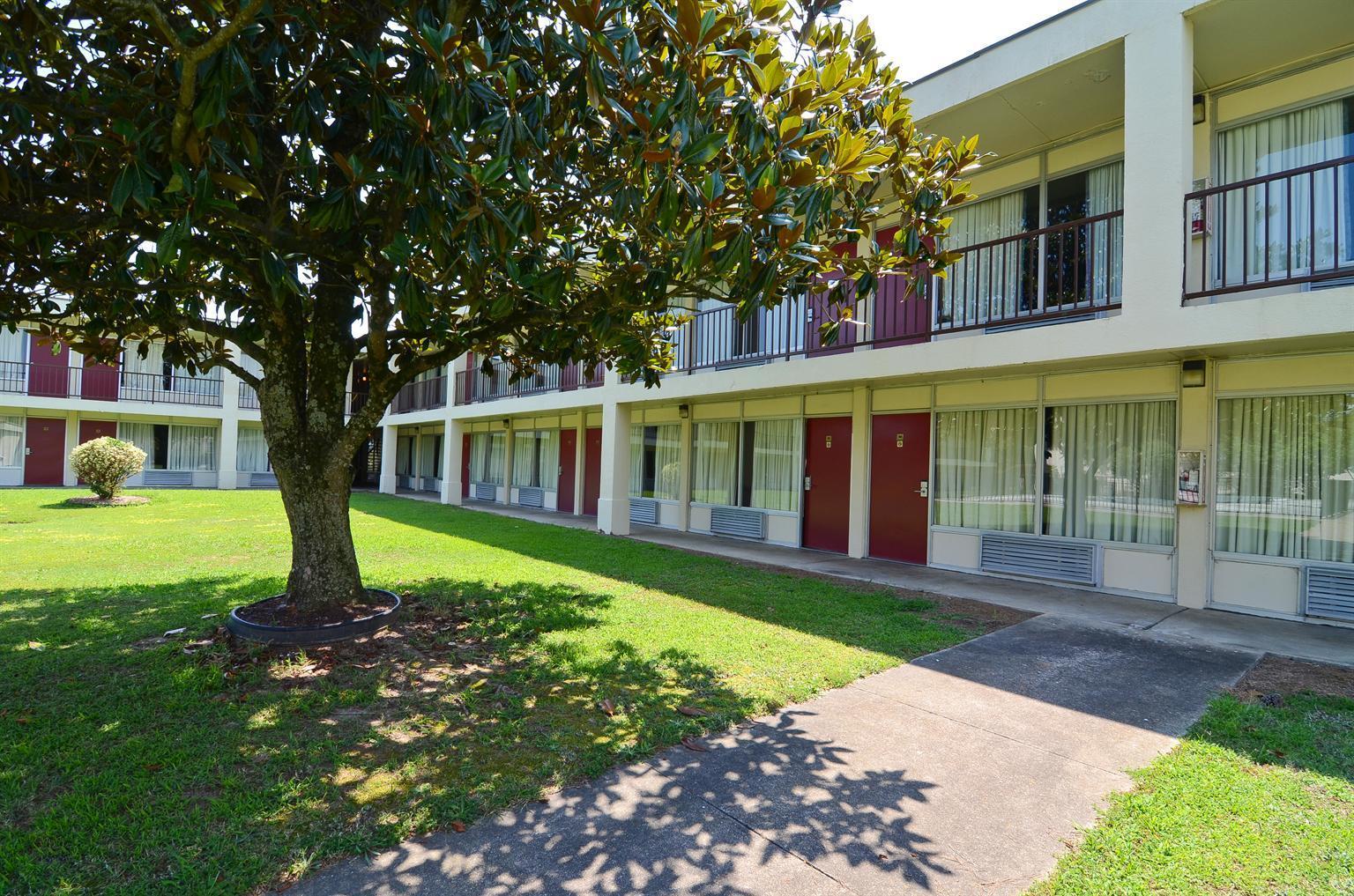 Americas Best Value Inn Wilson — photo 3