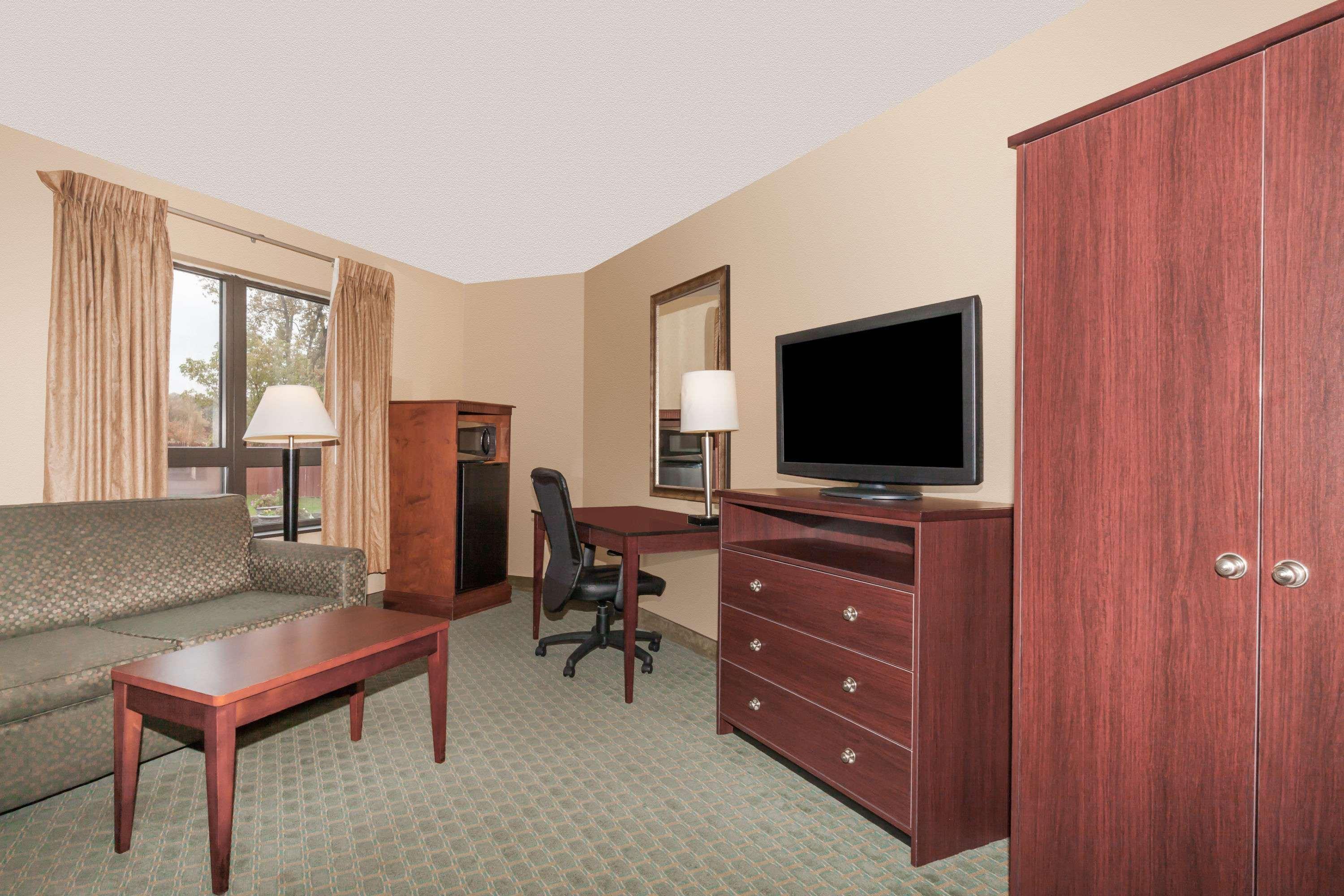 Days Inn Utica — photo 5