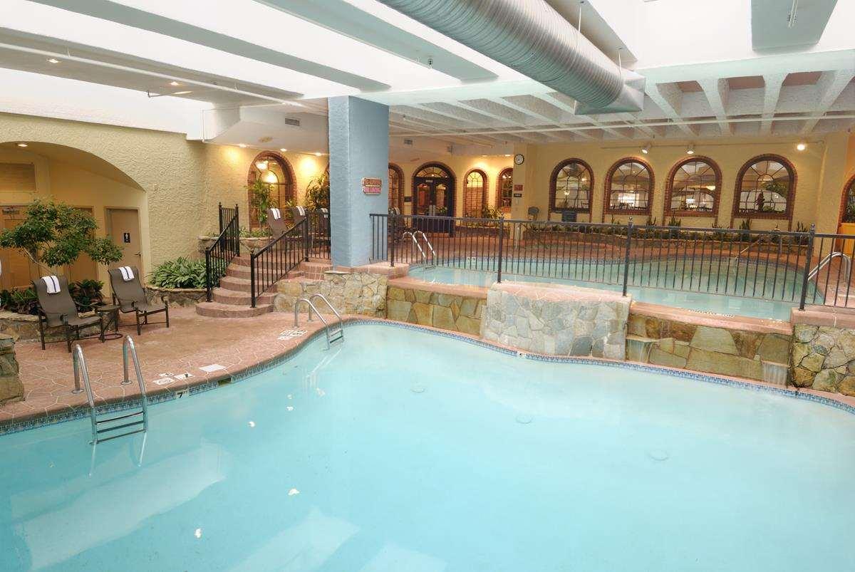 Embassy Suites Kansas City - Plaza — photo 4
