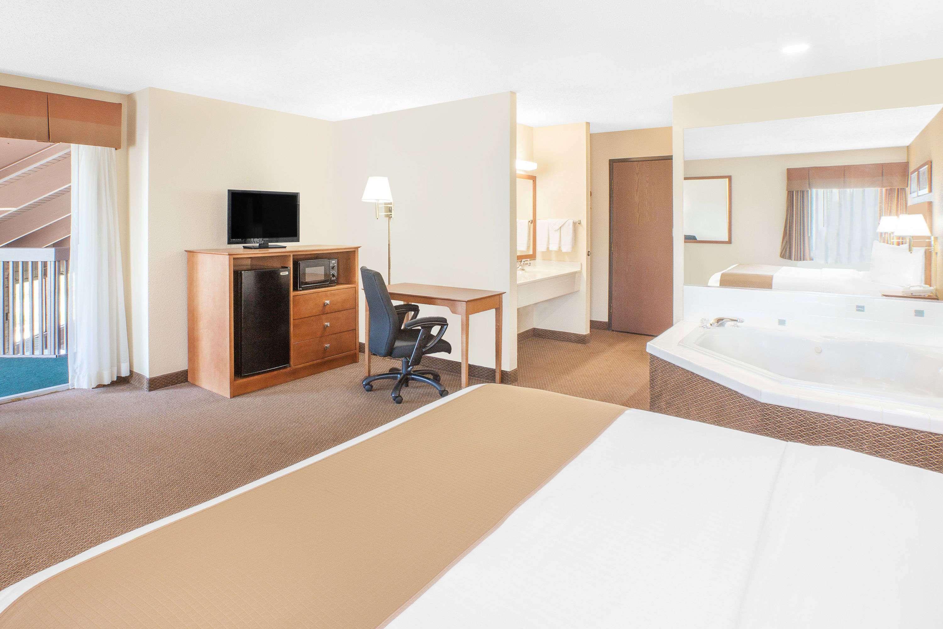 Baymont Inn & Suites Port Huron — photo 5