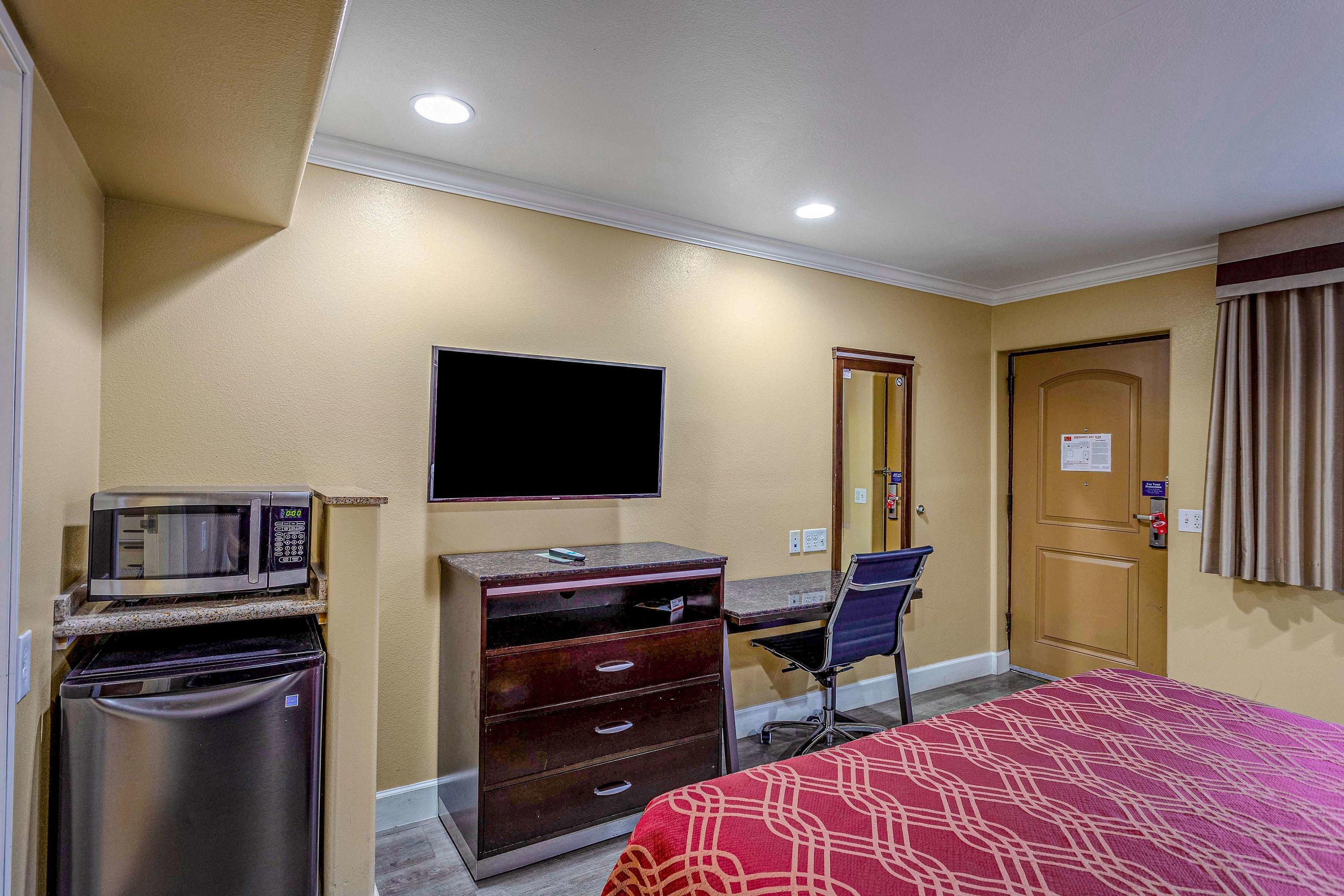 Motel 6 Carlsbad — photo 5