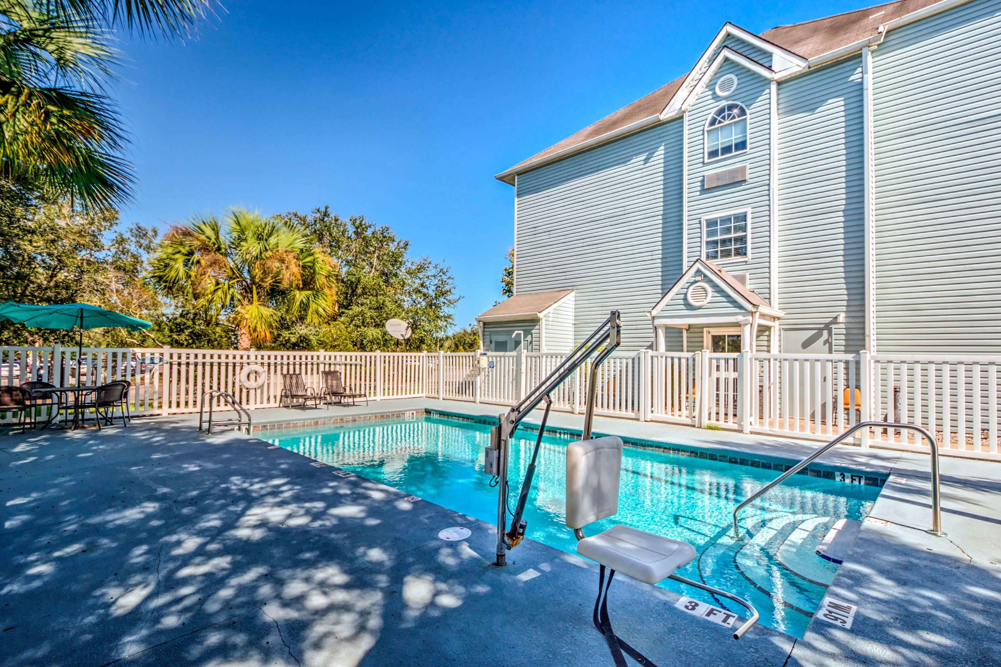 Microtel Inn & Suites by Wyndham Zephyrhills — photo 5