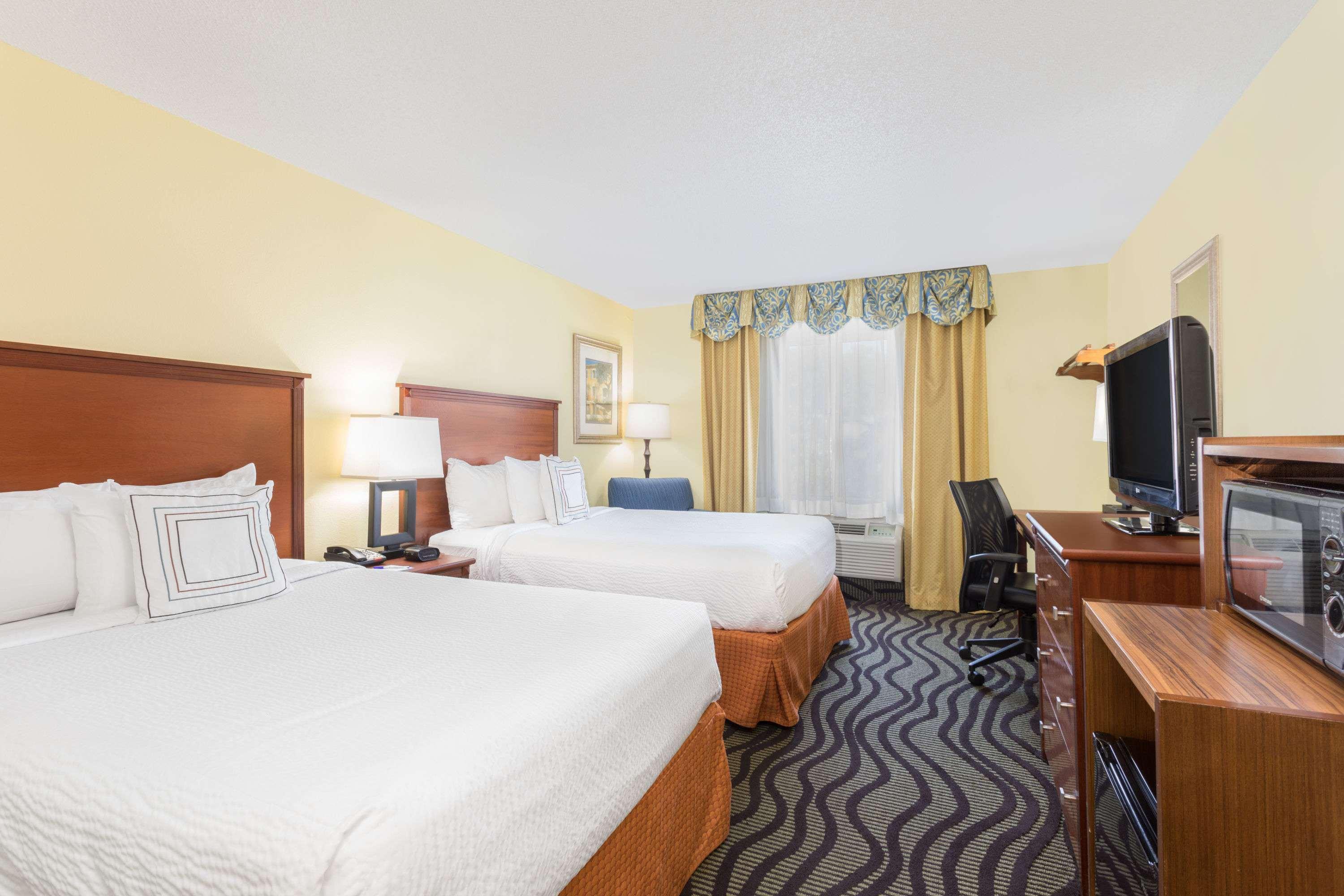 Baymont Inn & Suites Savannah Midtown — photo 5