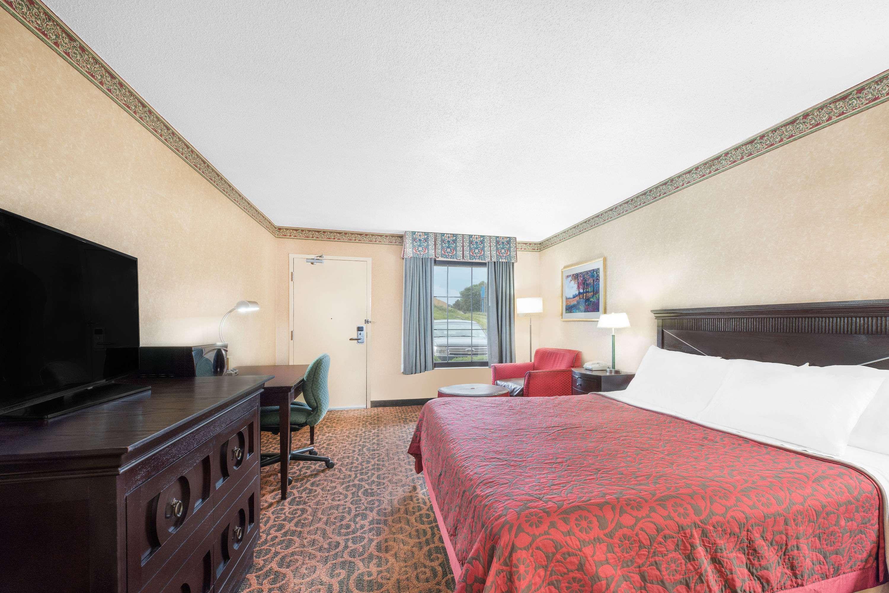 Days Inn & Suites by Wyndham York — photo 4