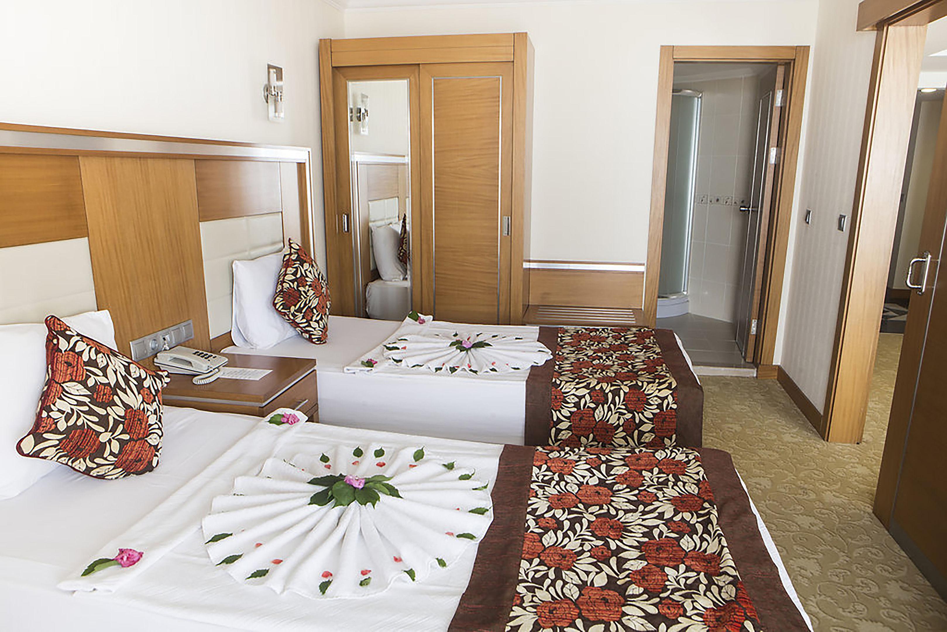 The Holiday Resort Hotel — photo 4