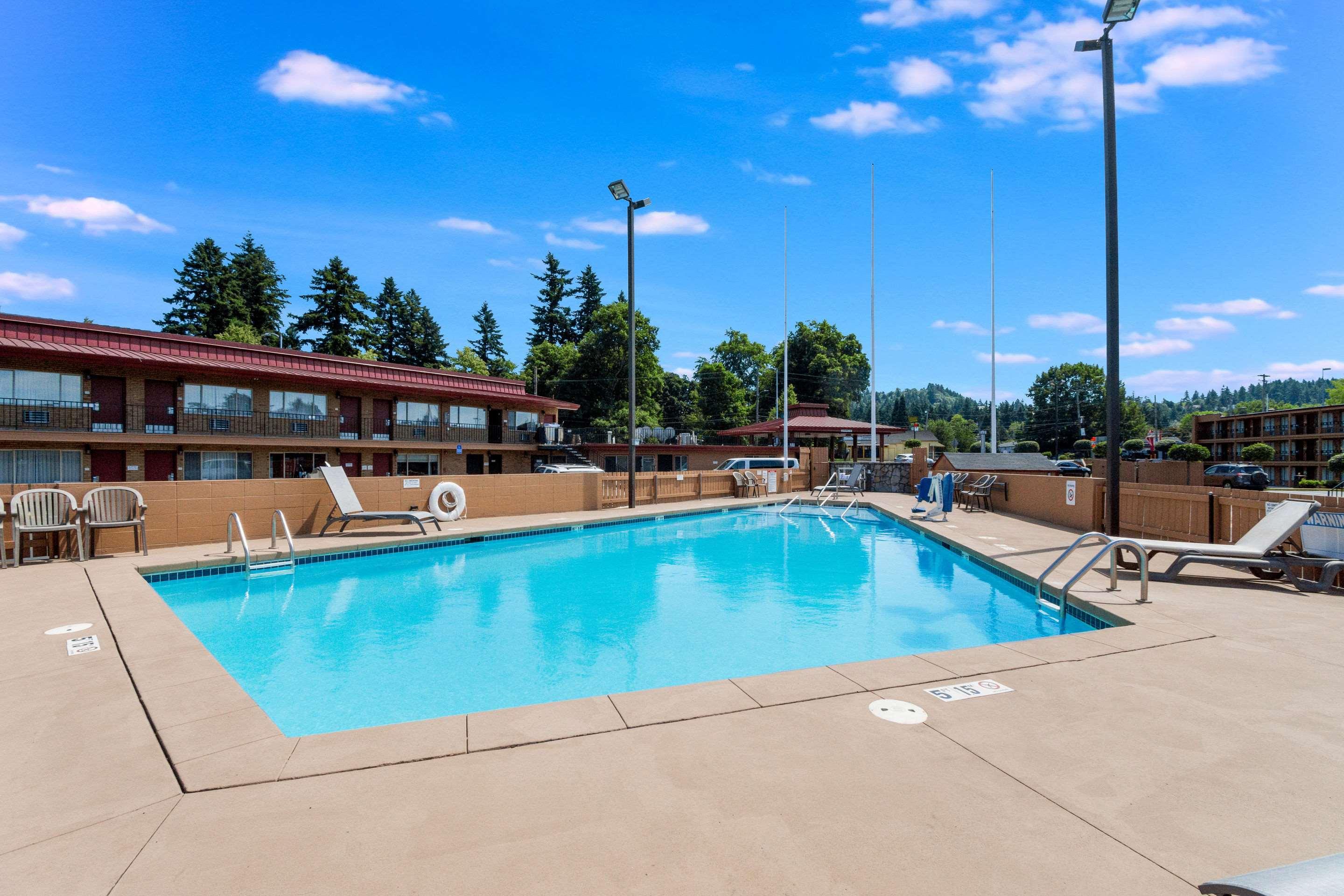 Rodeway Inn Portland Airport — photo 5