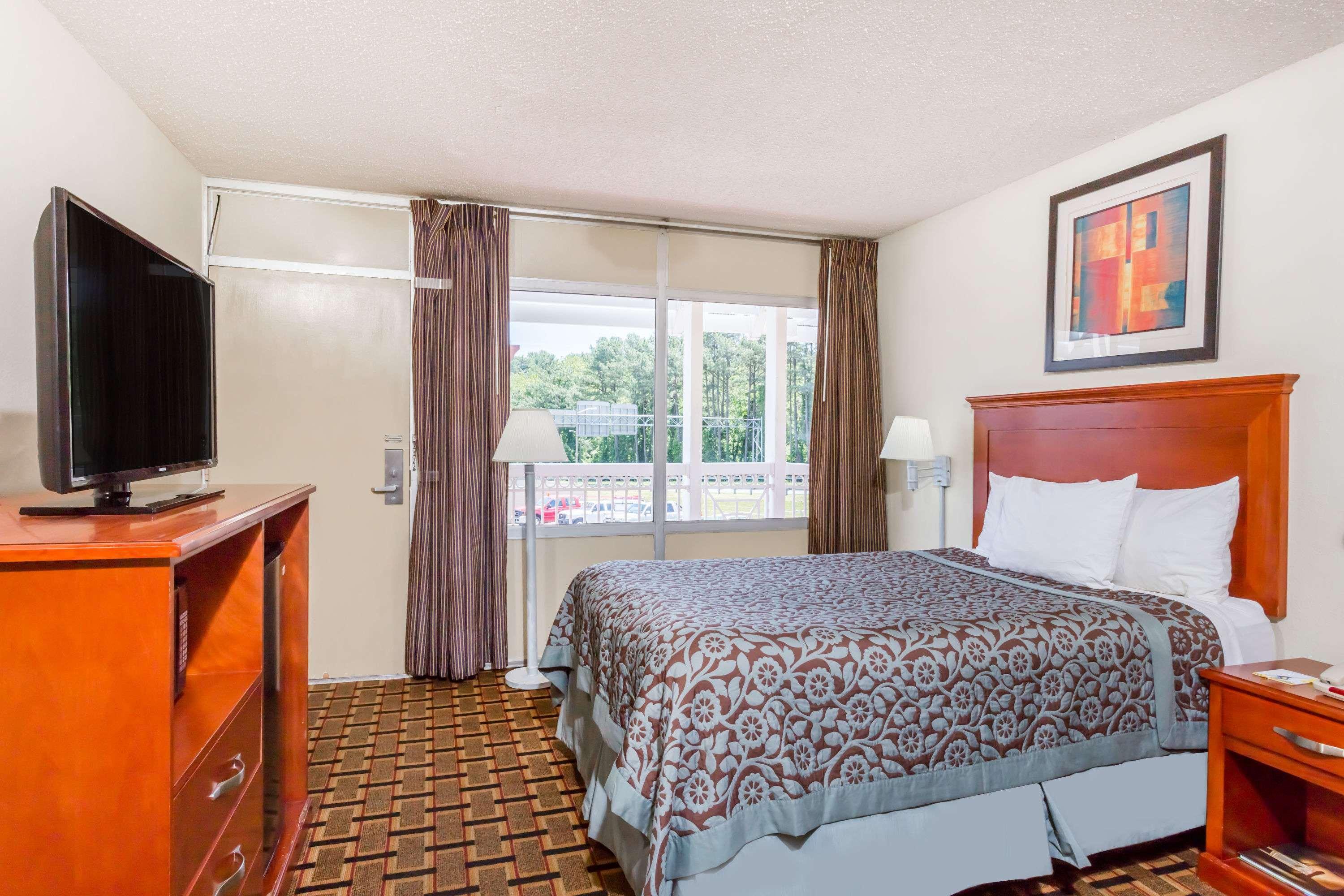 Days Inn by Wyndham Charlottesville/University Area — photo 3