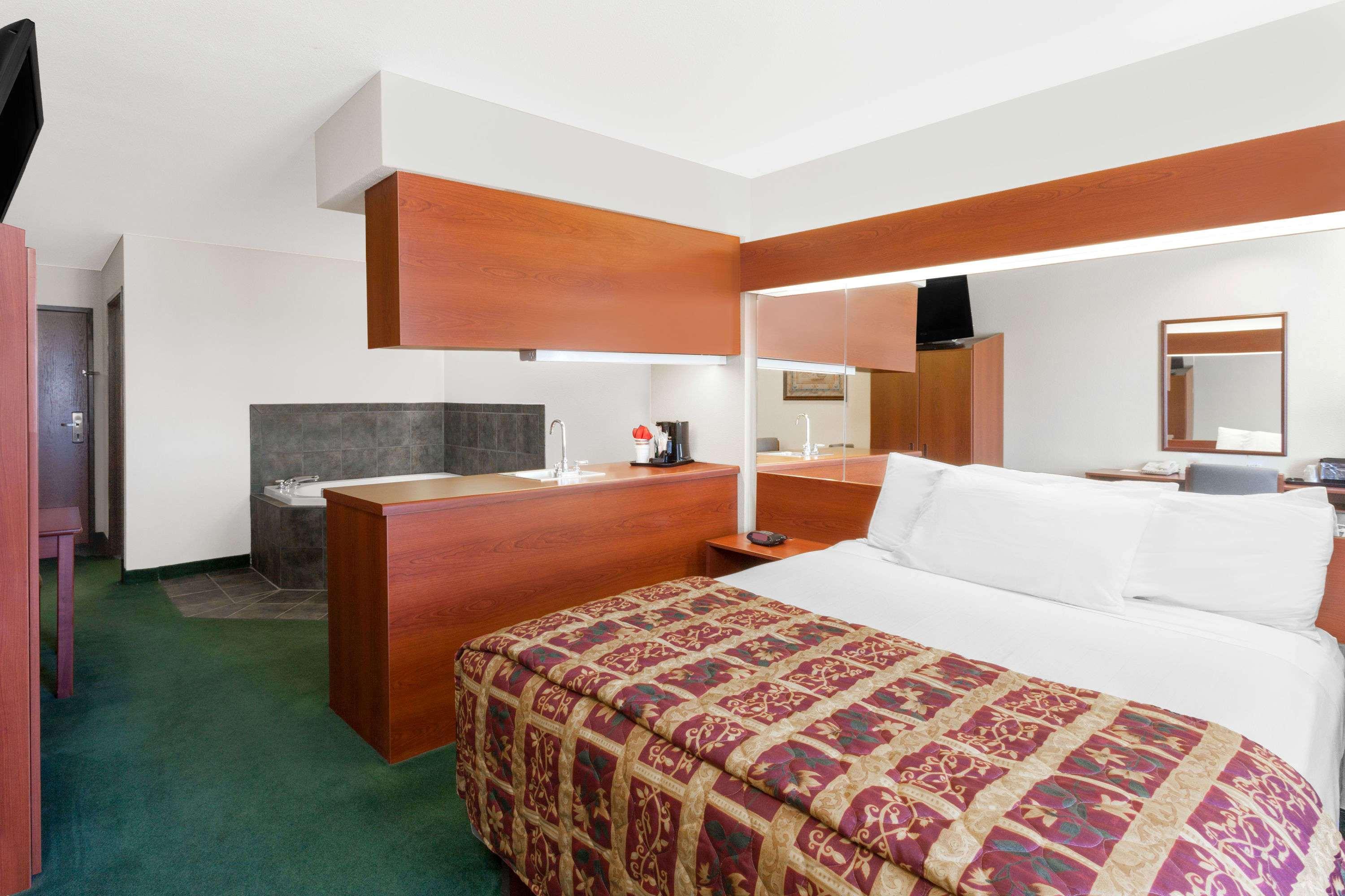 Microtel Inn & Suites by Wyndham Wellton — photo 4