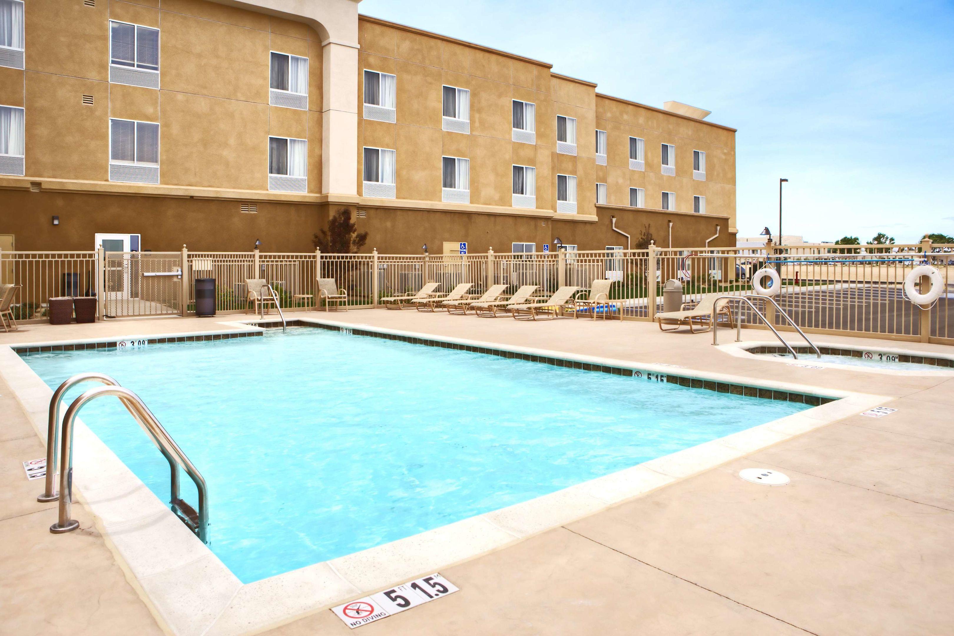 Hampton Inn & Suites Ridgecrest — photo 3
