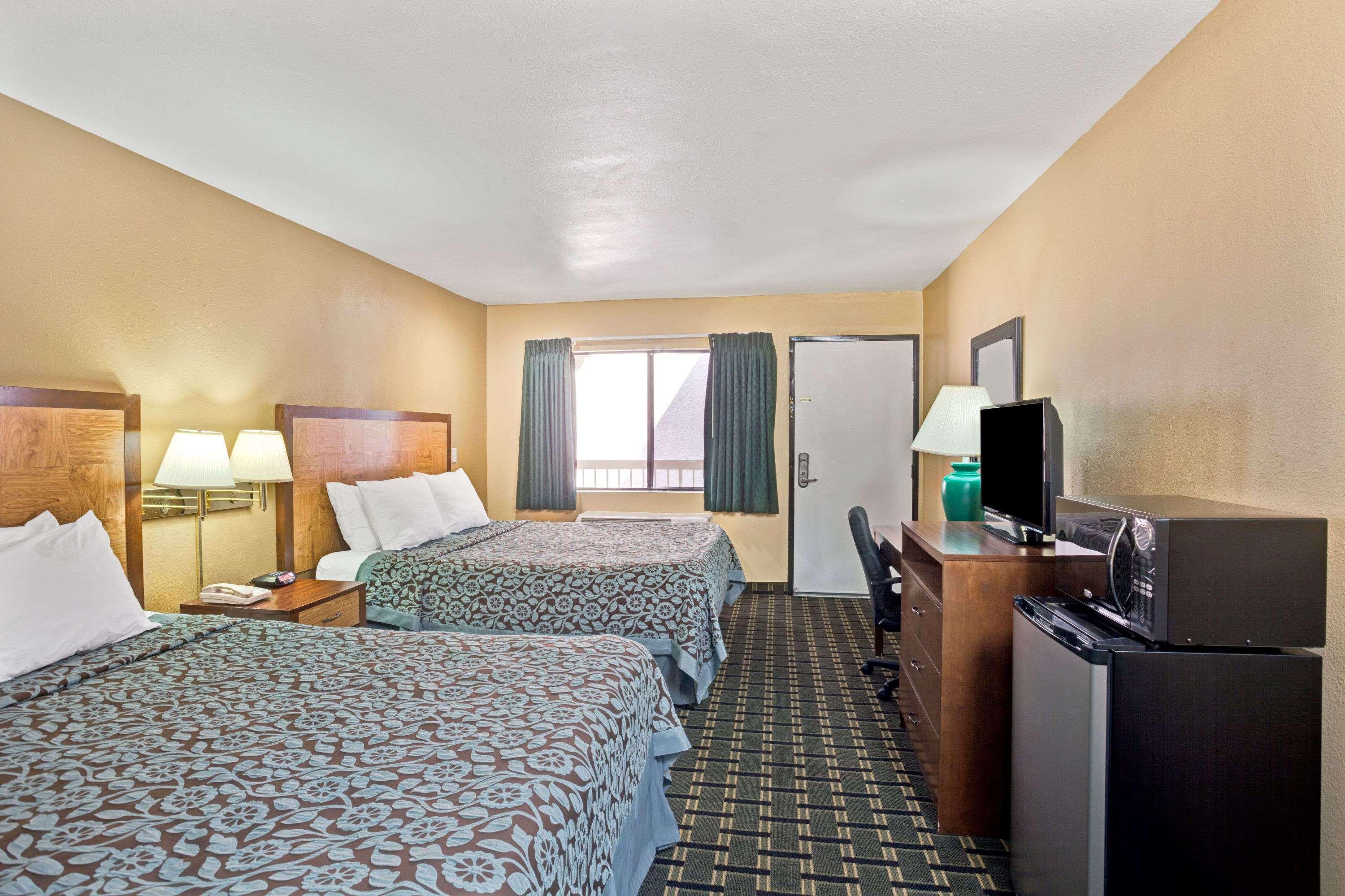 Days Inn by Wyndham Whittier Los Angeles — photo 5