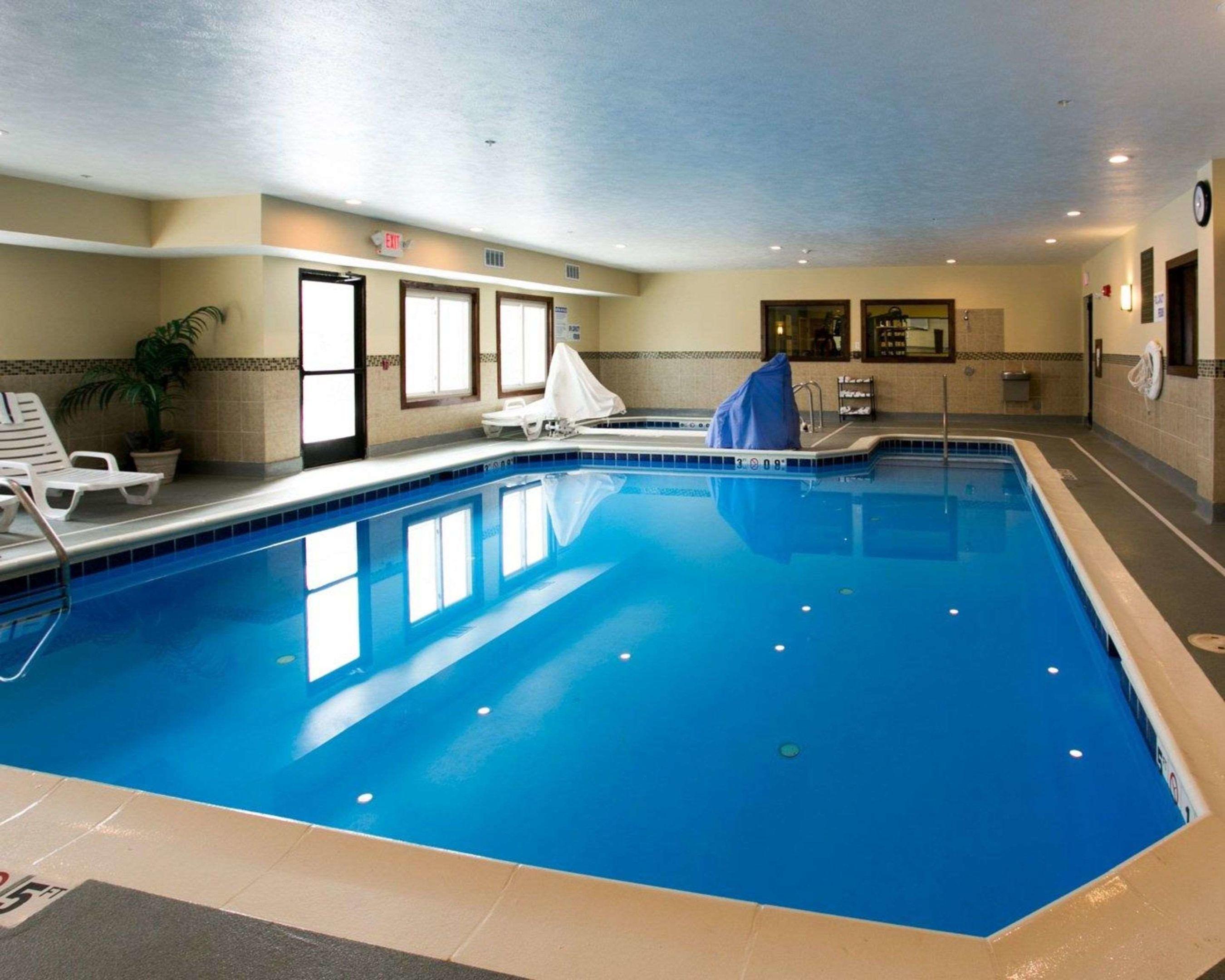 Comfort Suites Benton Harbor — photo 5