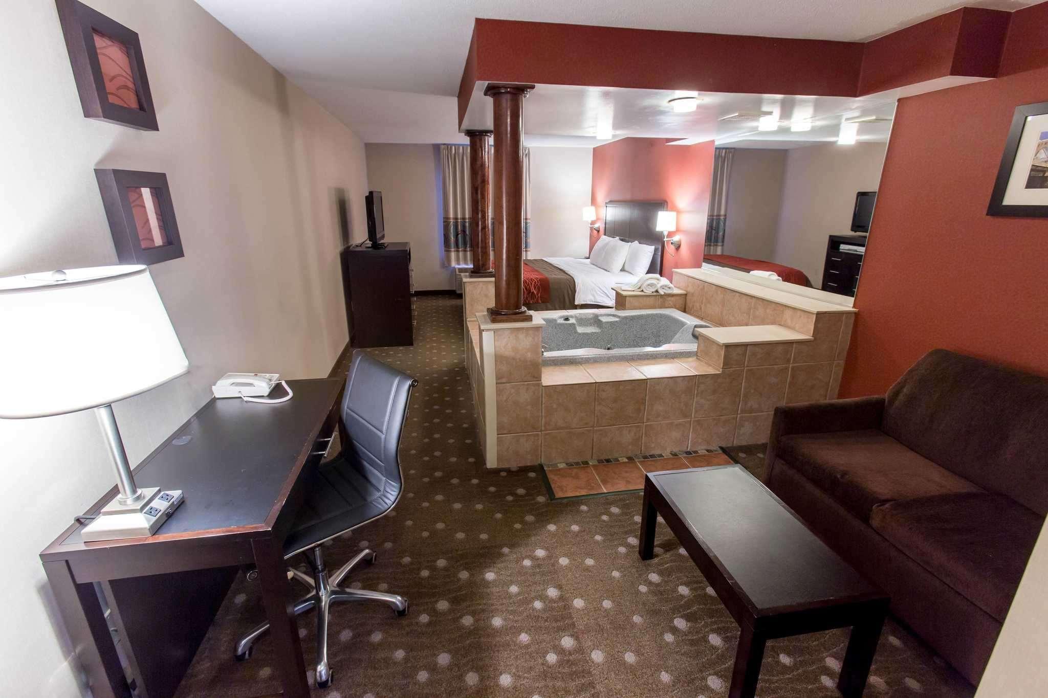 Comfort Inn Pittsburgh / Steubenville Pike — photo 3