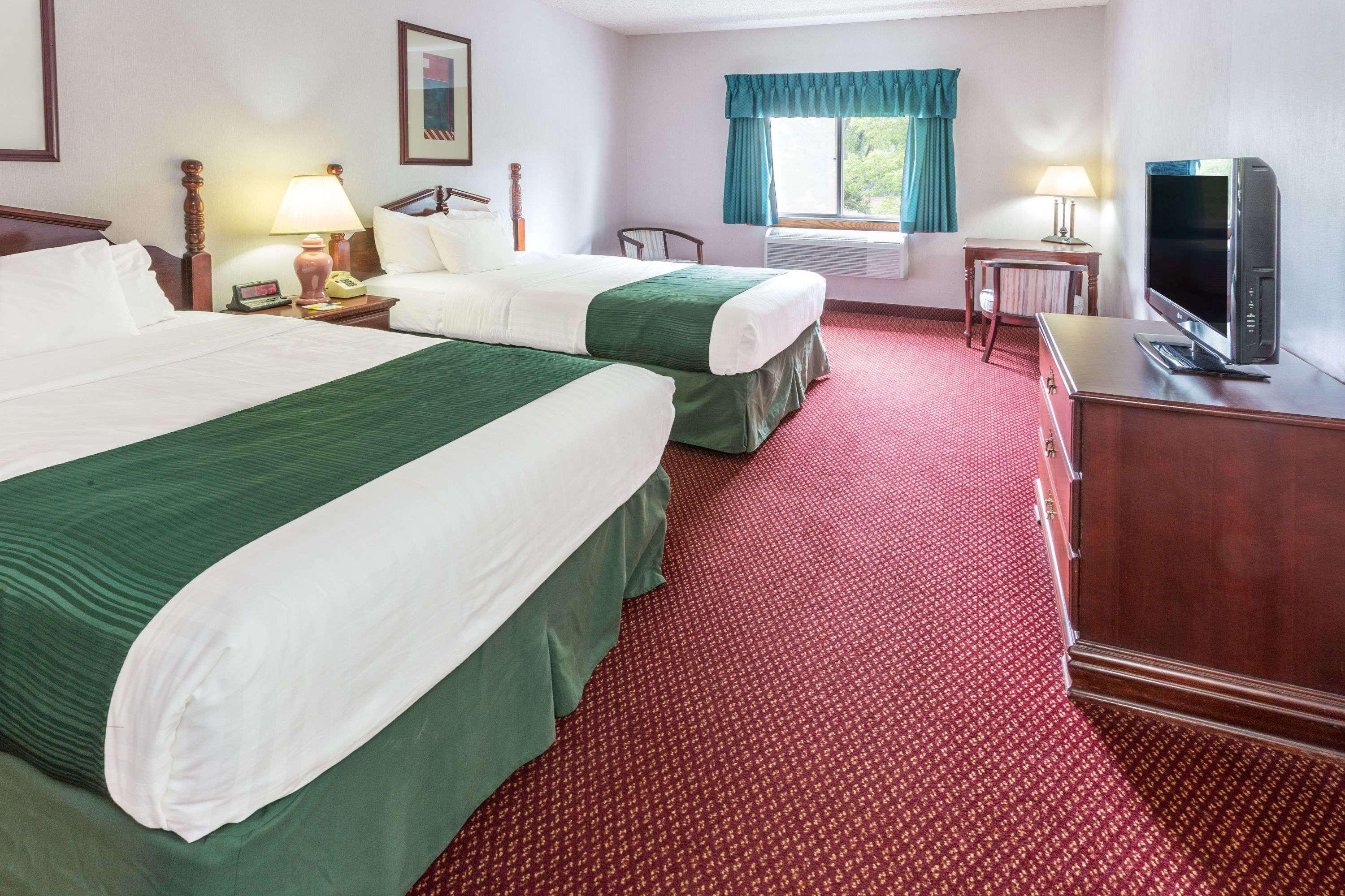 Days Inn Tiffin — photo 5