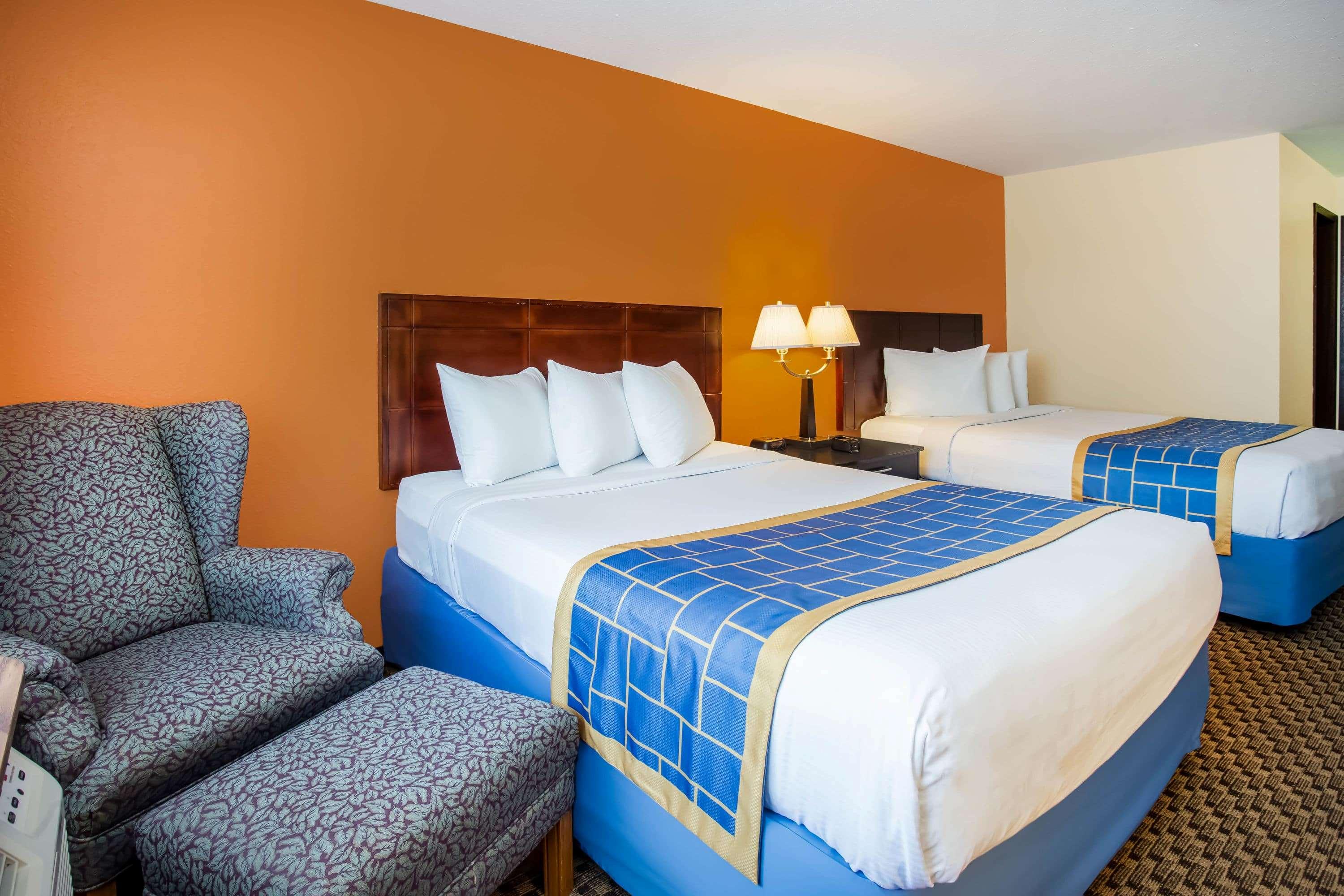 Days Inn & Suites by Wyndham Stevens Point — photo 5