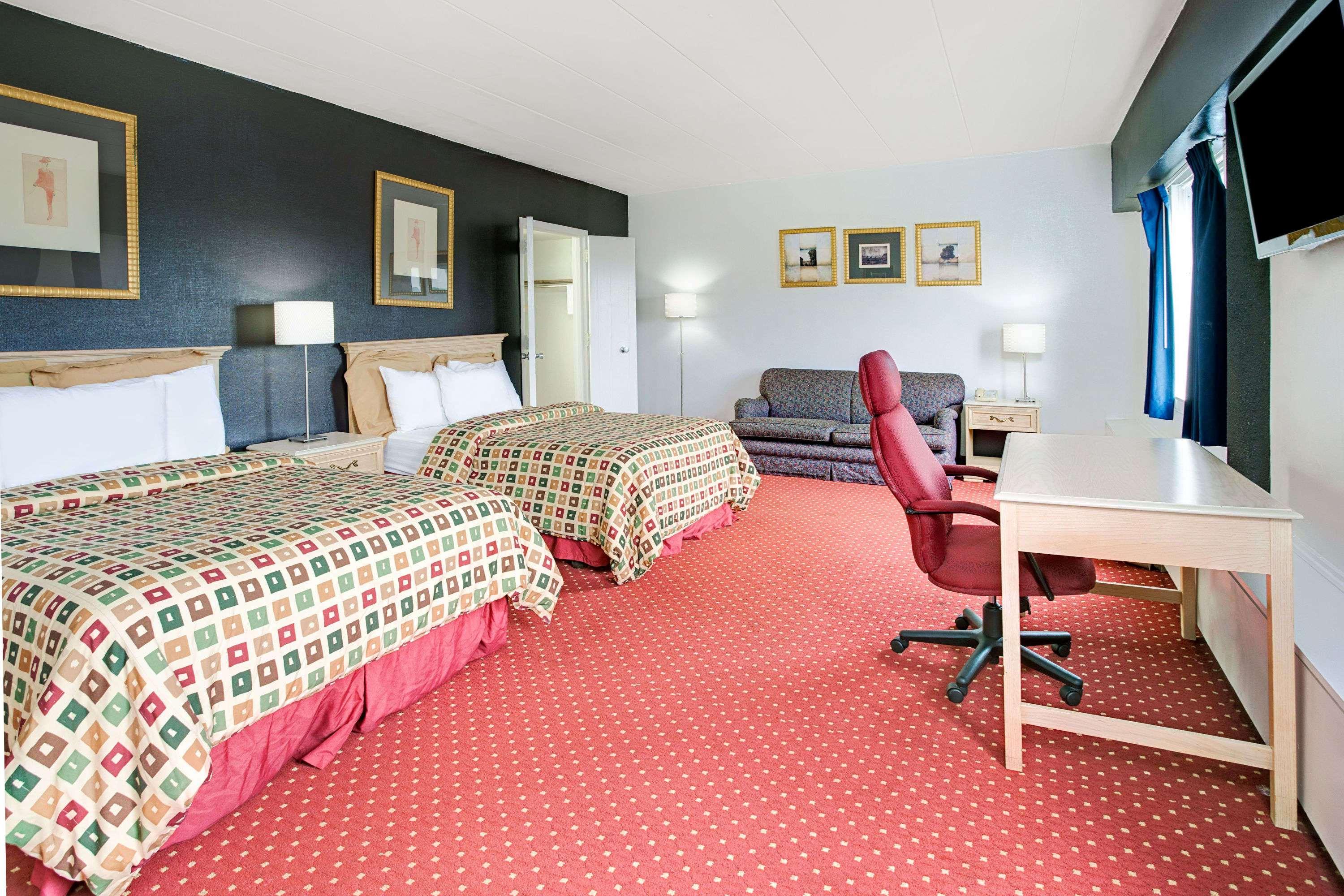 Days Inn Livonia - Detroit — photo 3