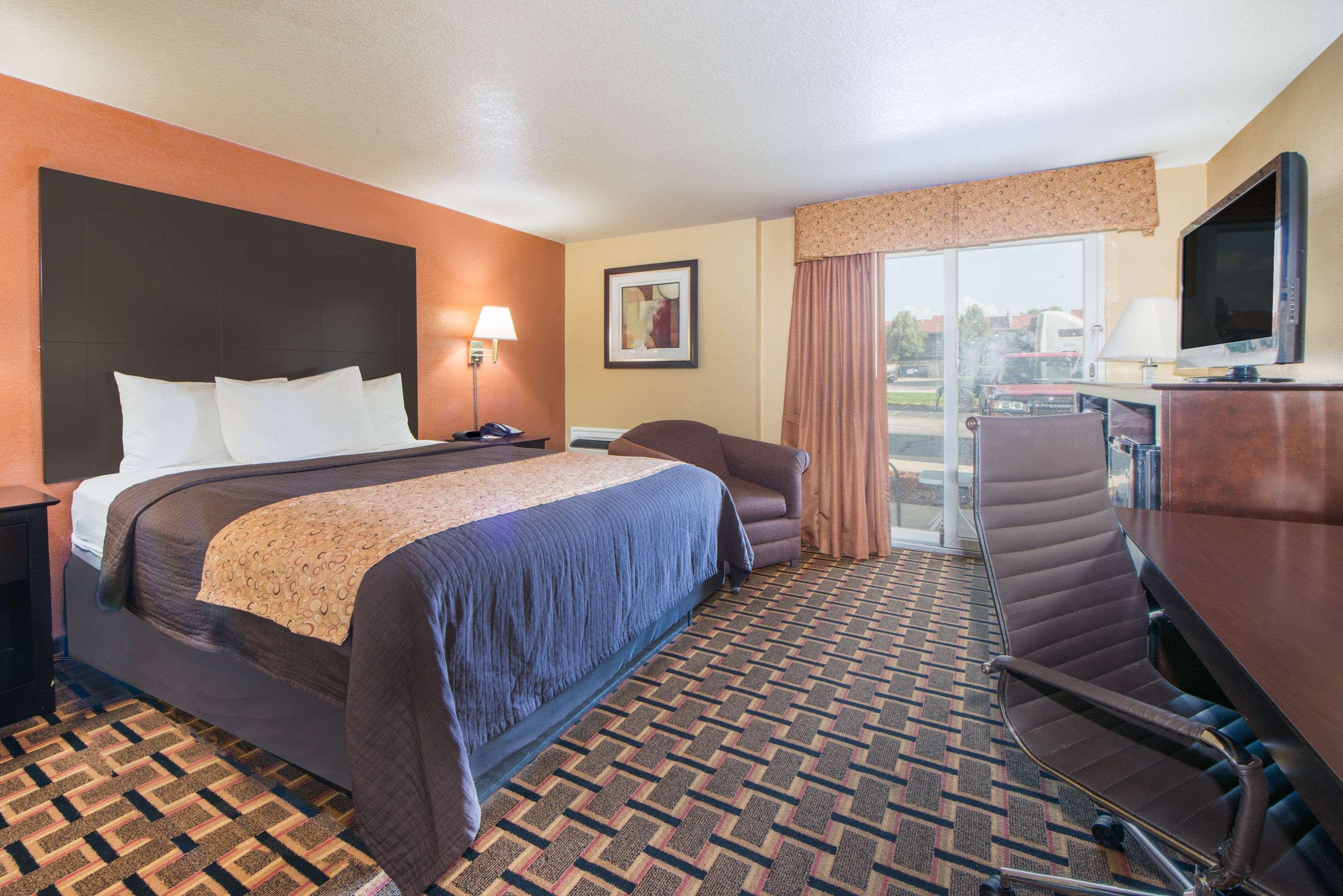 Days Inn by Wyndham Joplin — photo 5