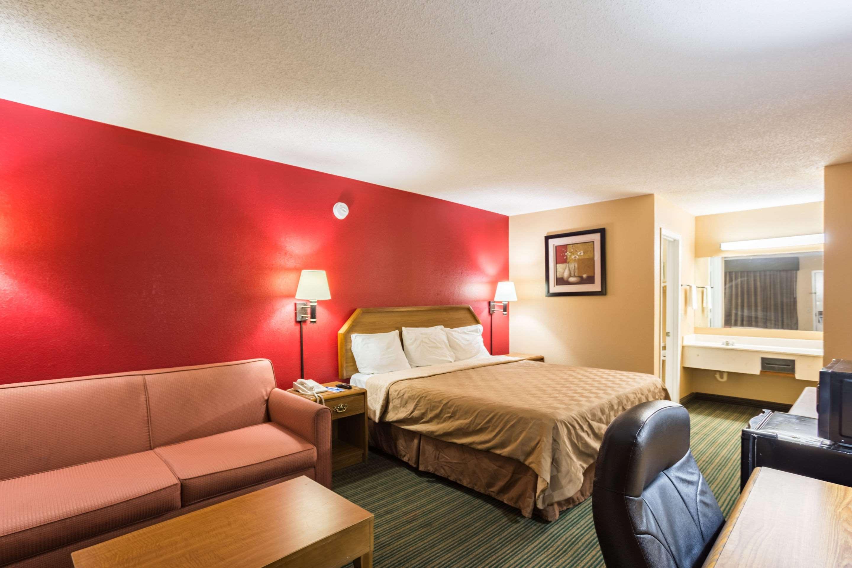 Rodeway Inn — photo 4