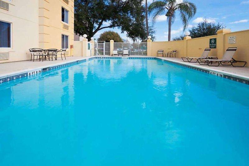 La Quinta Inn & Suites by Wyndham Lakeland East — photo 4