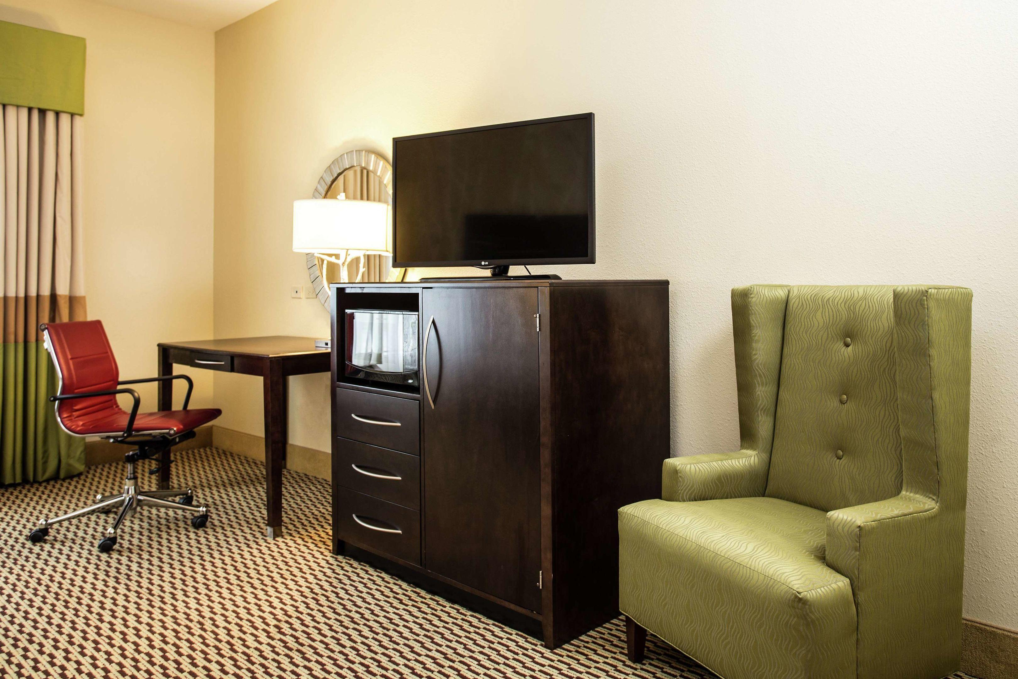 Hampton Inn & Suites Williamsport- Faxon Exit — photo 4